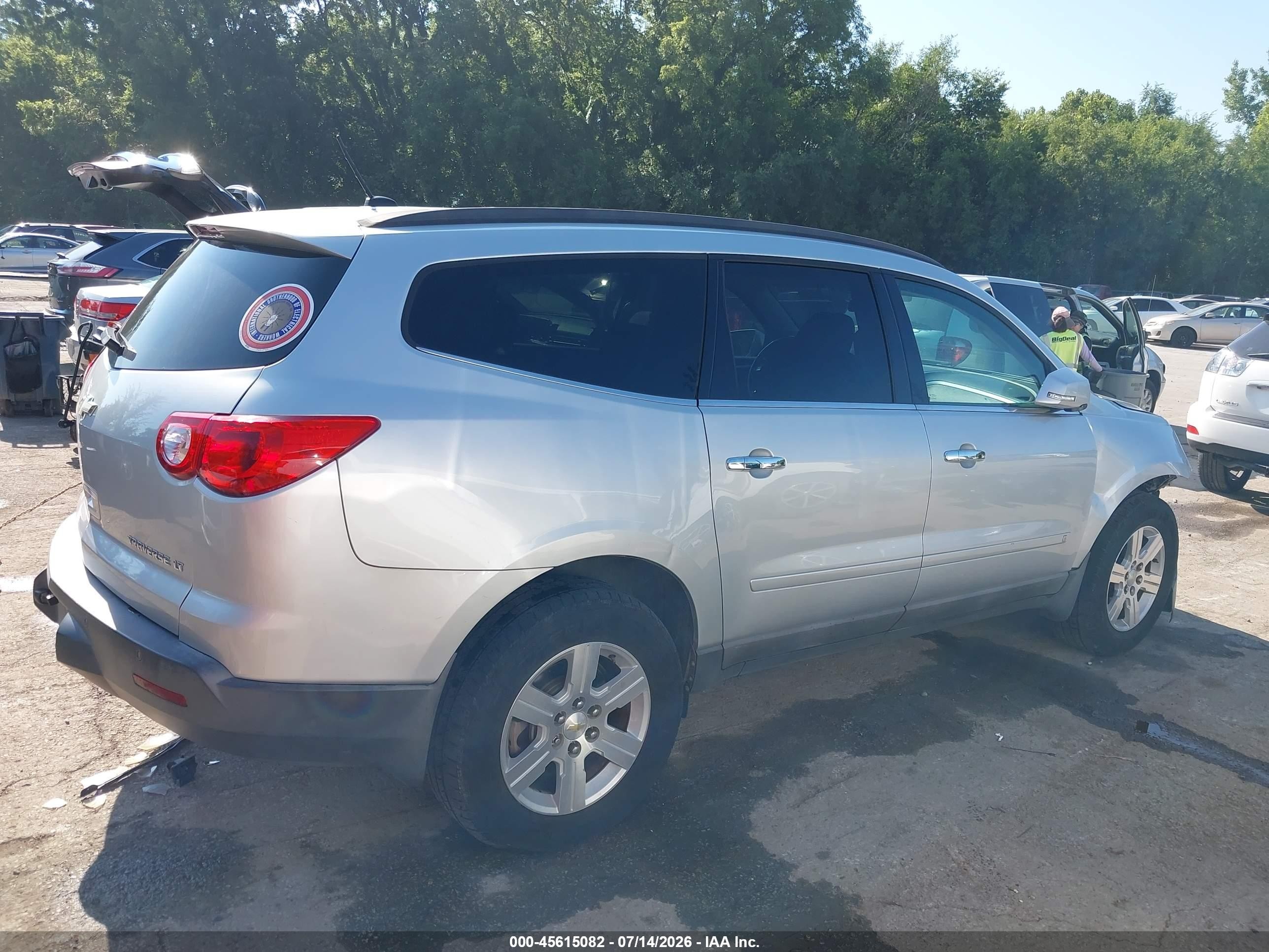 2010 Chevrolet Traverse Lt Silver vin: 1GNLRFED3AS110197
