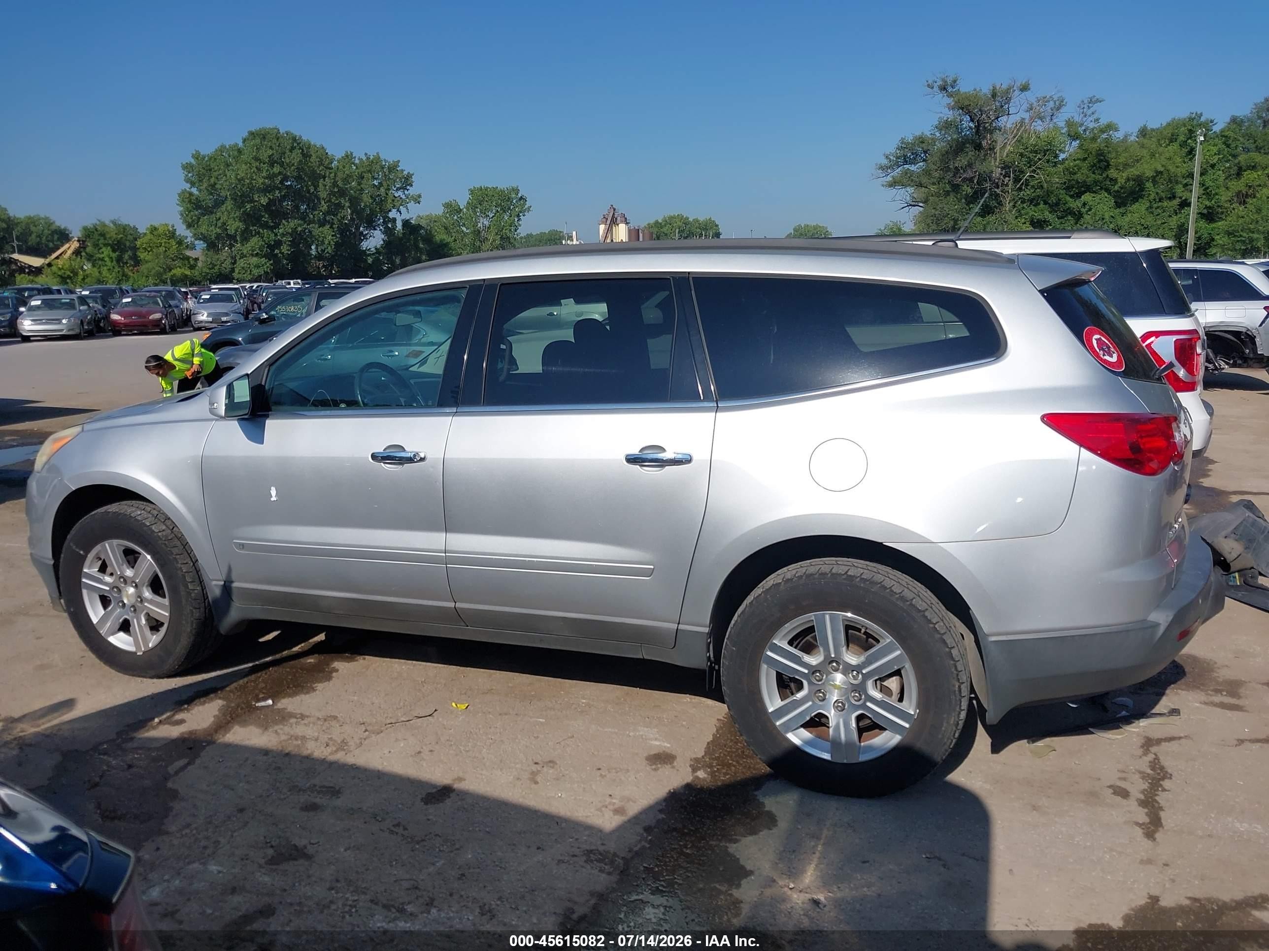 2010 Chevrolet Traverse Lt Silver vin: 1GNLRFED3AS110197