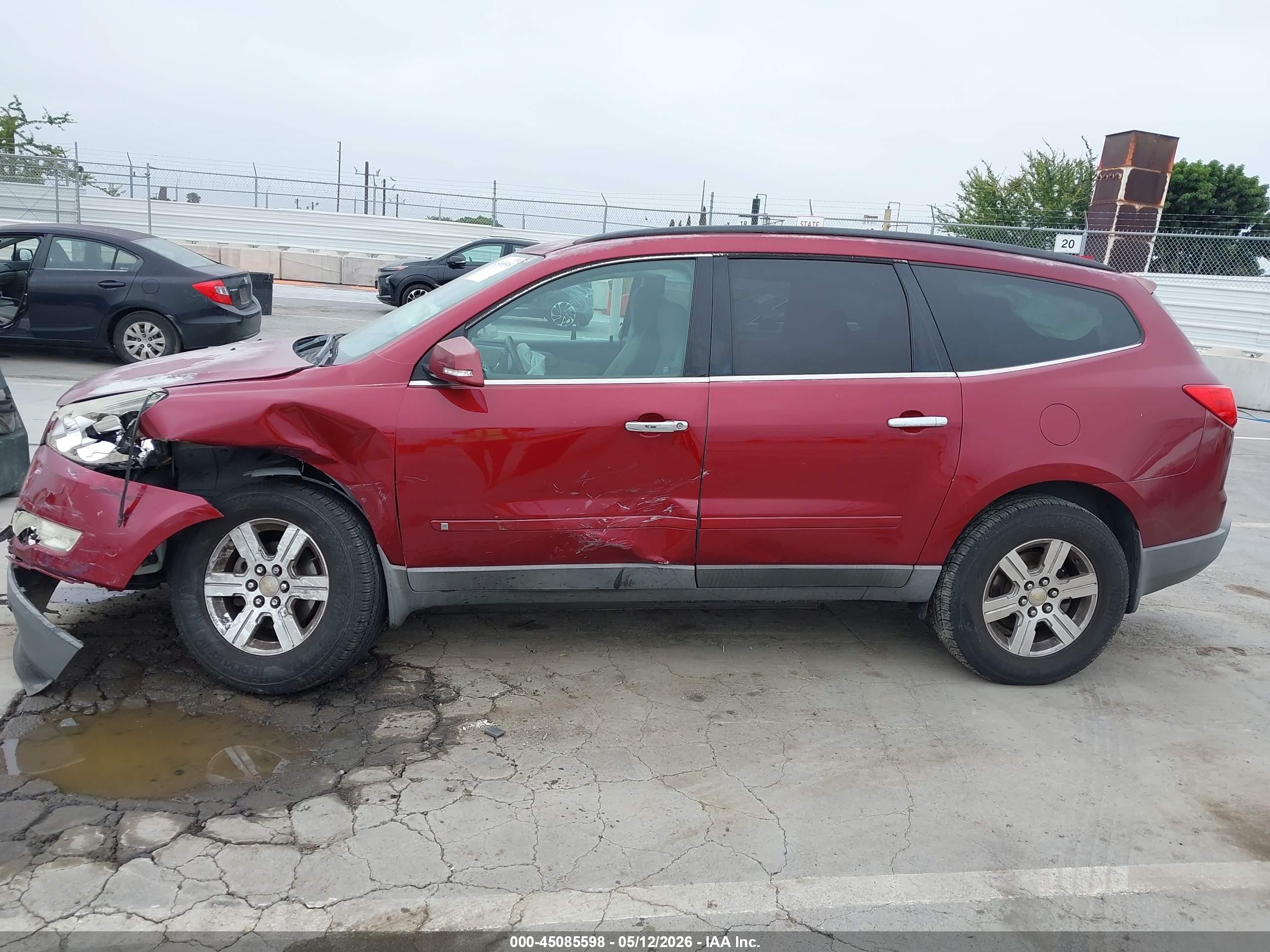 2010 Chevrolet Traverse Lt Burgundy vin: 1GNLRFED3AS140042