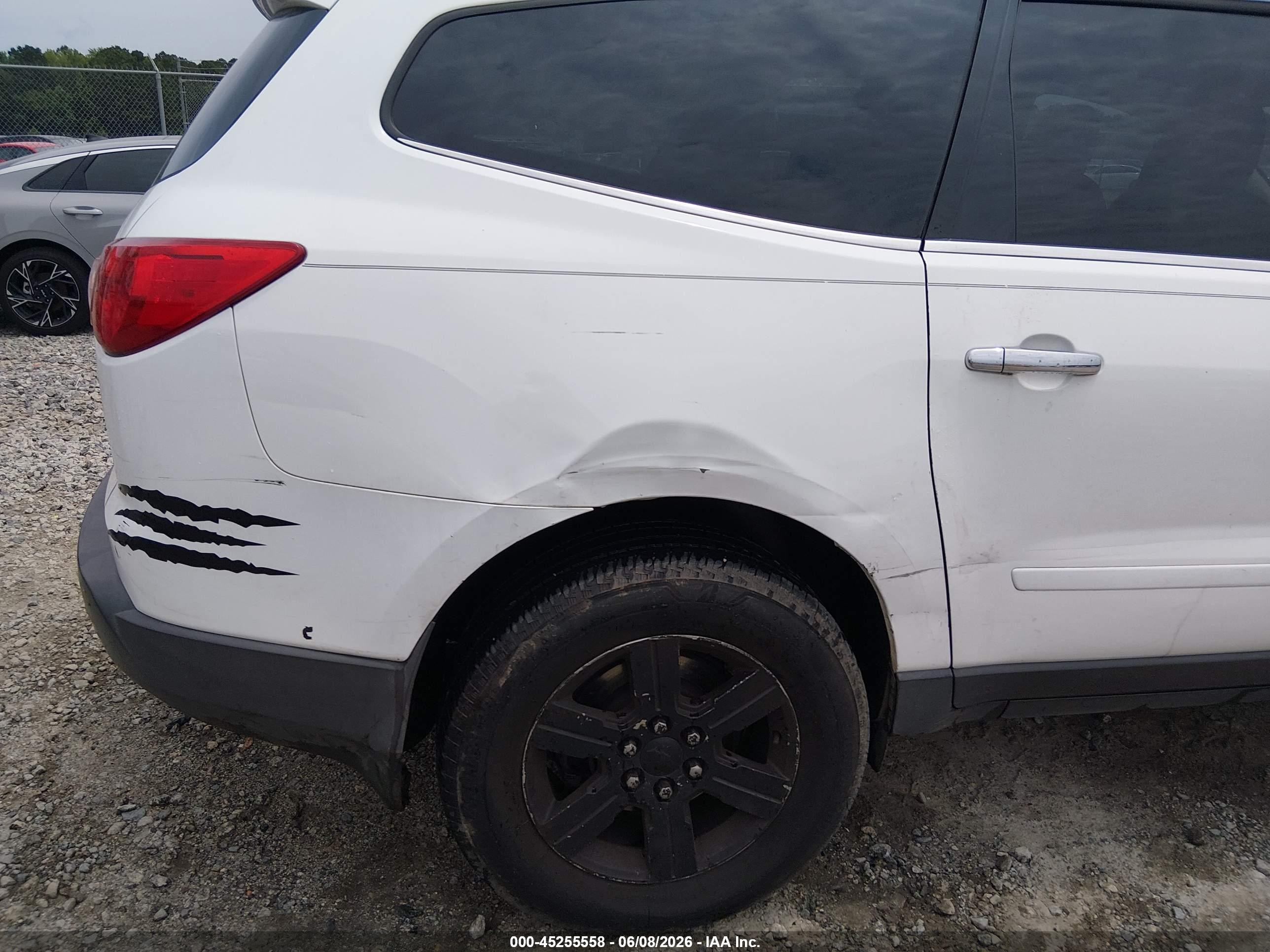 2010 Chevrolet Traverse Lt White vin: 1GNLRFED4AS124593