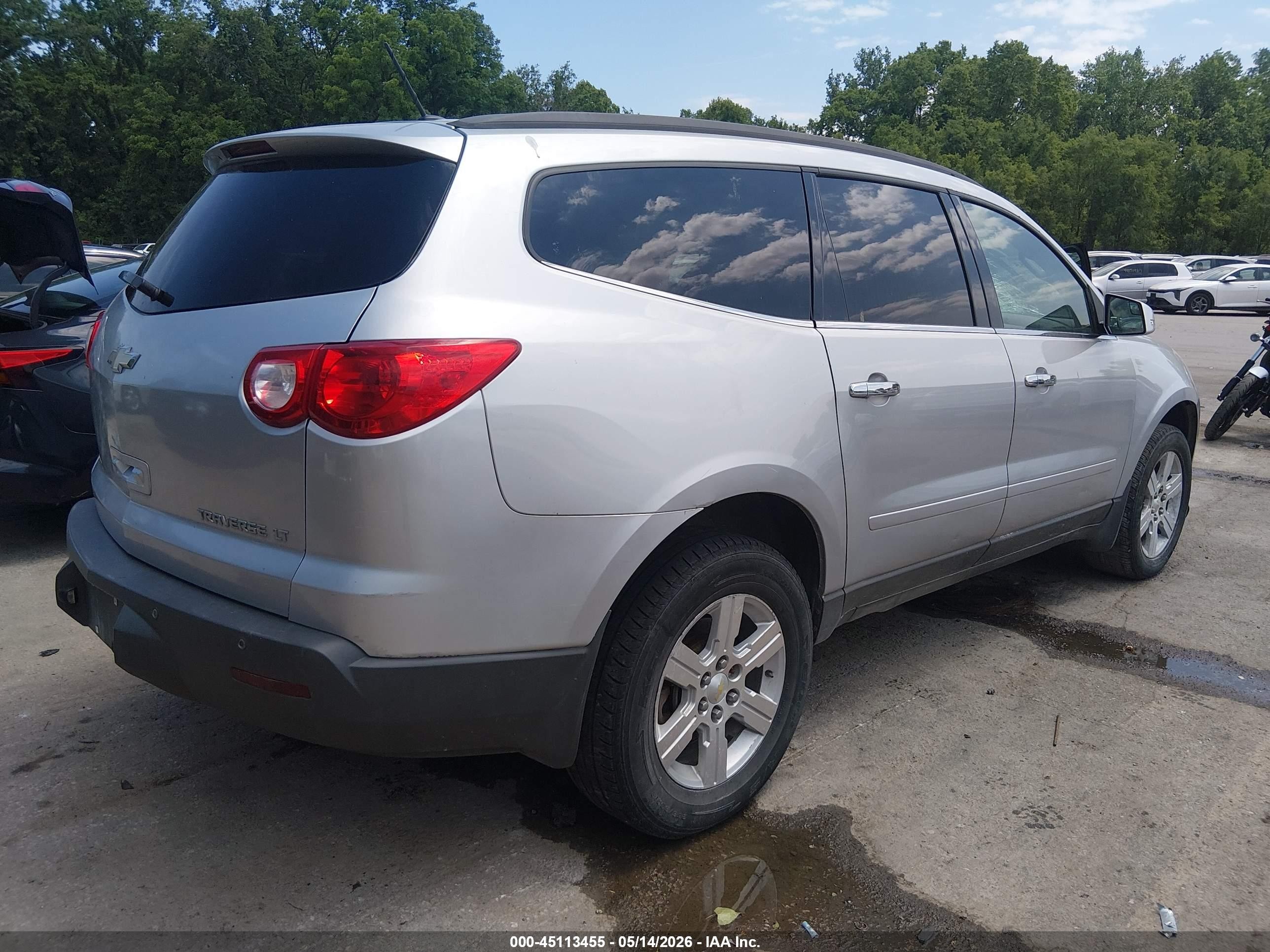 2010 Chevrolet Traverse Lt Silver vin: 1GNLRFED7AJ263137
