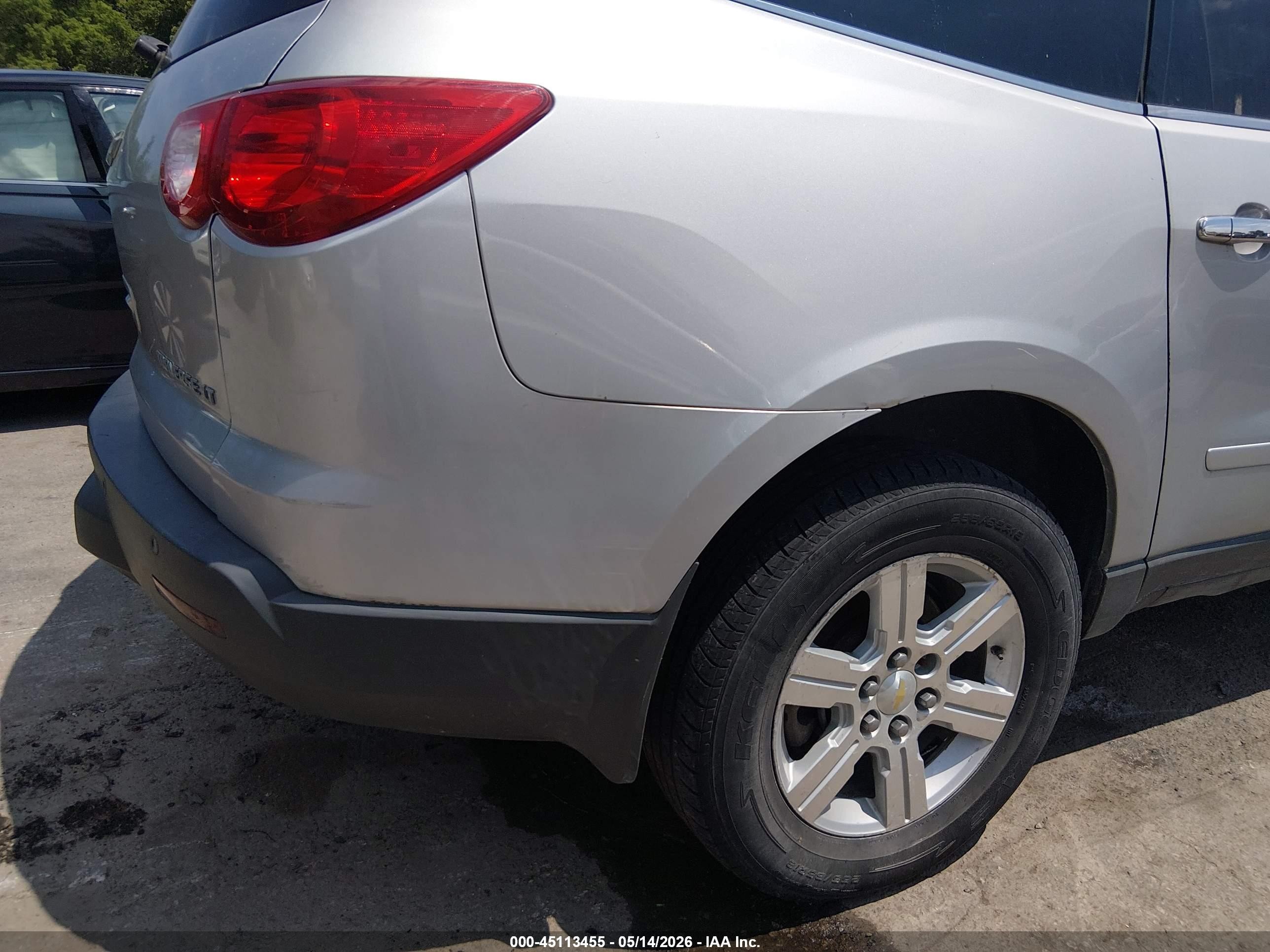 2010 Chevrolet Traverse Lt Silver vin: 1GNLRFED7AJ263137