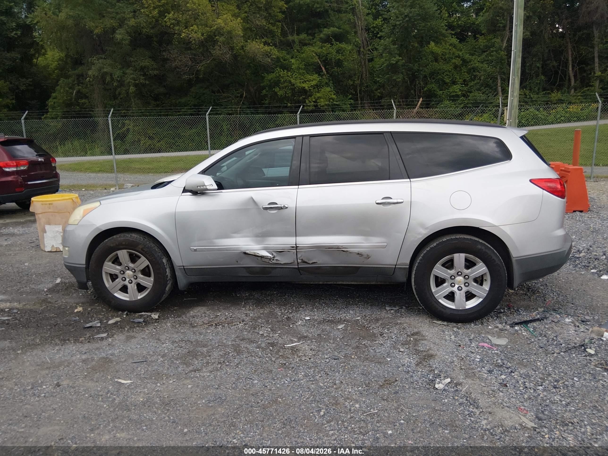 2010 Chevrolet Traverse Lt Silver vin: 1GNLRFED7AS152307