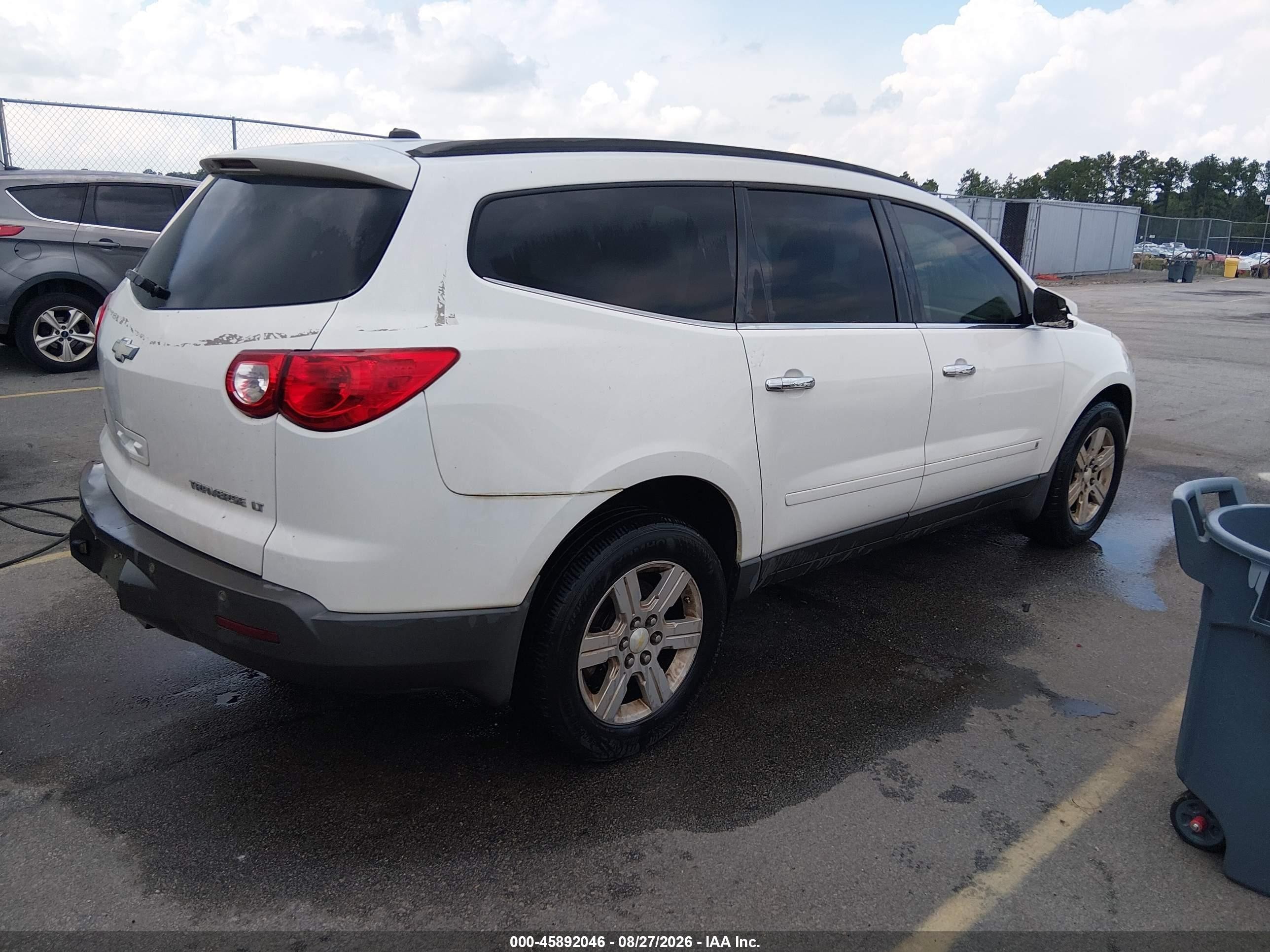 2010 Chevrolet Traverse Lt Белый vin: 1GNLRFED9AS137159