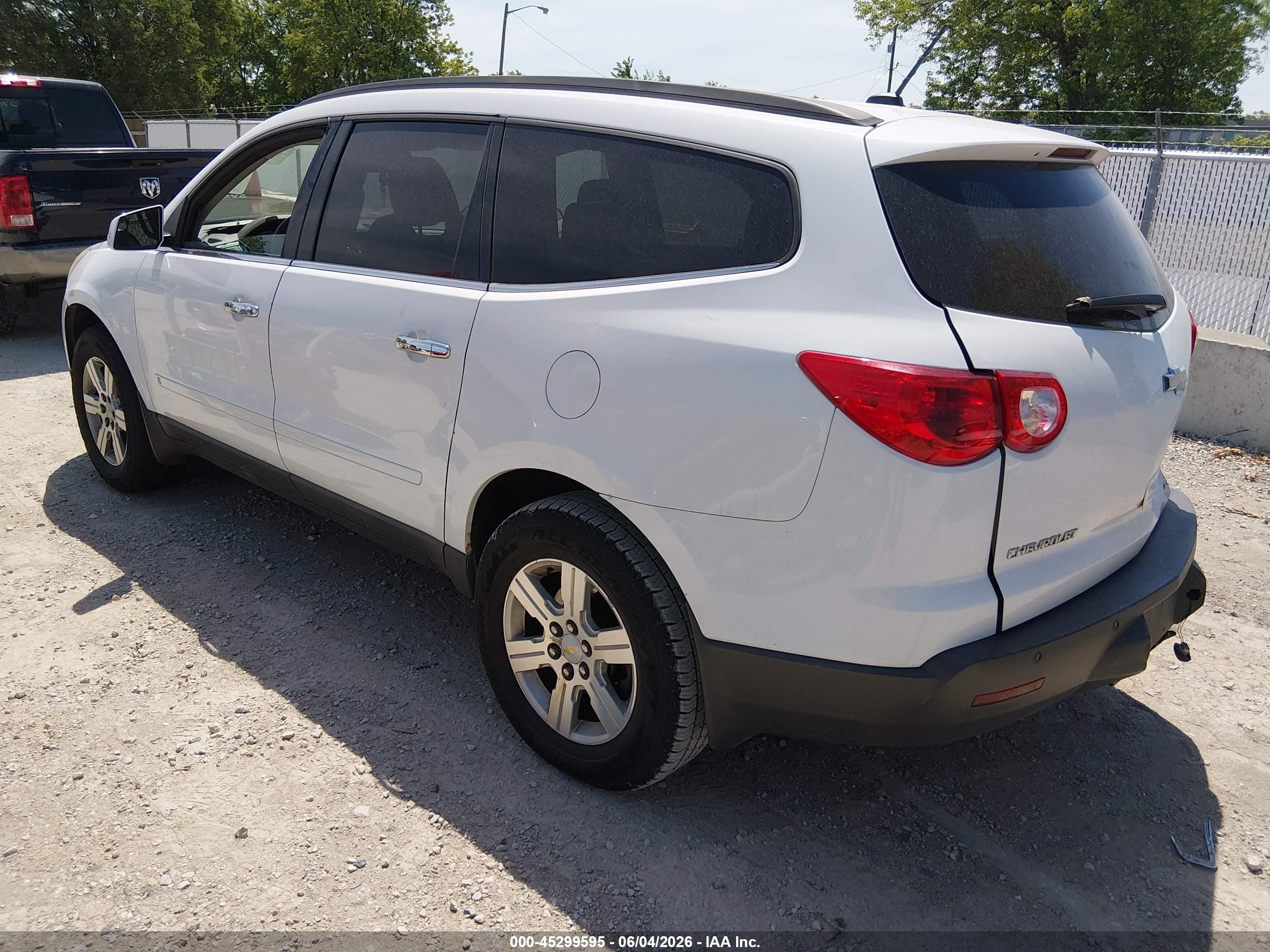 2010 Chevrolet Traverse Lt White vin: 1GNLRGED2AS112965