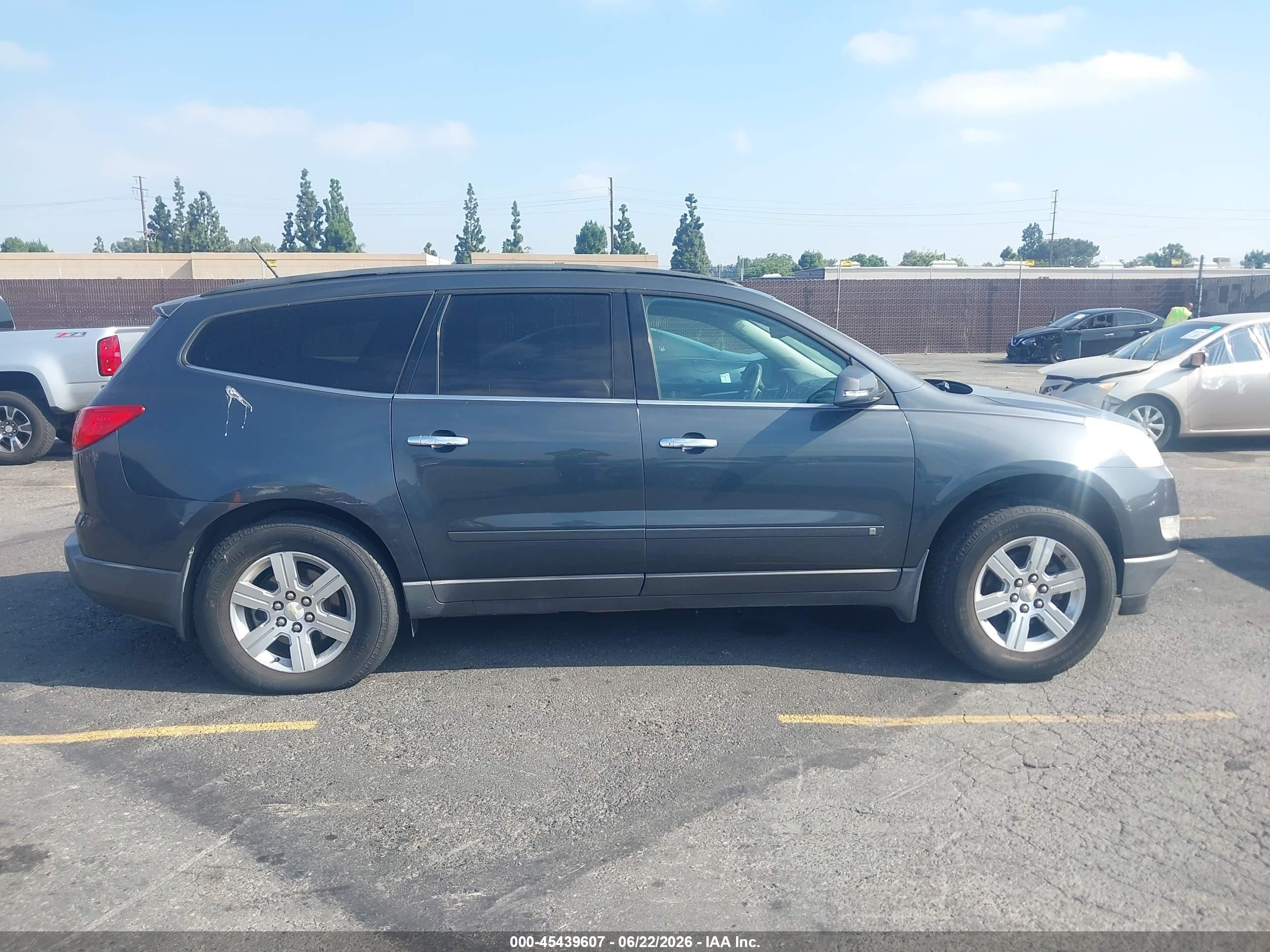 2010 Chevrolet Traverse Lt Gray vin: 1GNLRGED4AJ188676