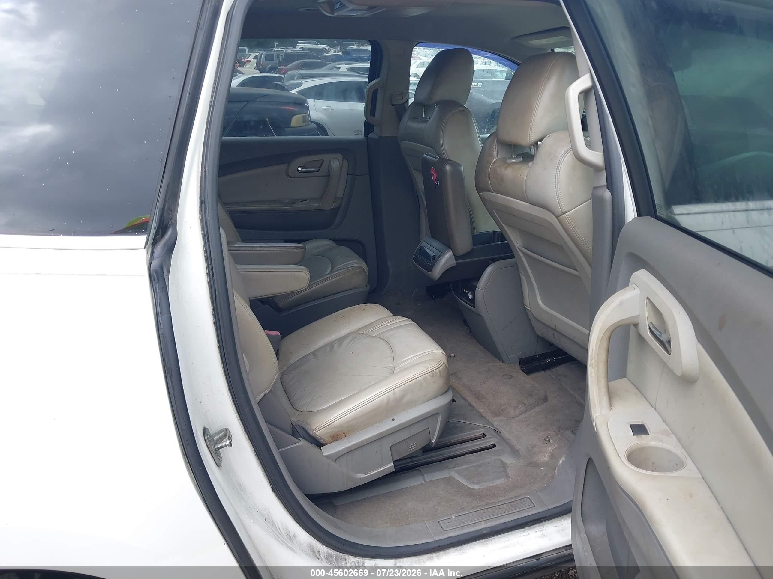2010 Chevrolet Traverse Lt White vin: 1GNLRGED6AS106781