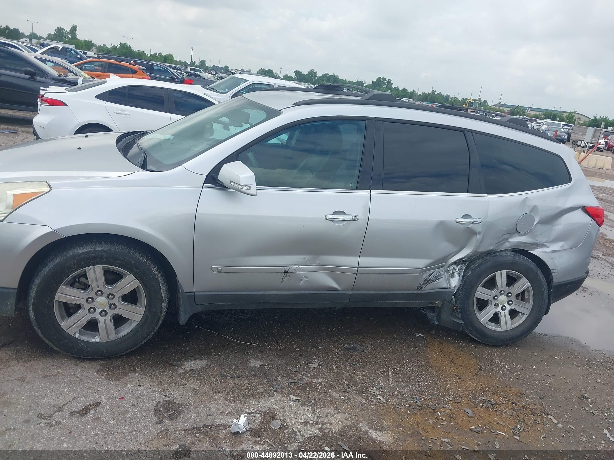 2010 Chevrolet Traverse Lt Silver vin: 1GNLRGED7AS104389
