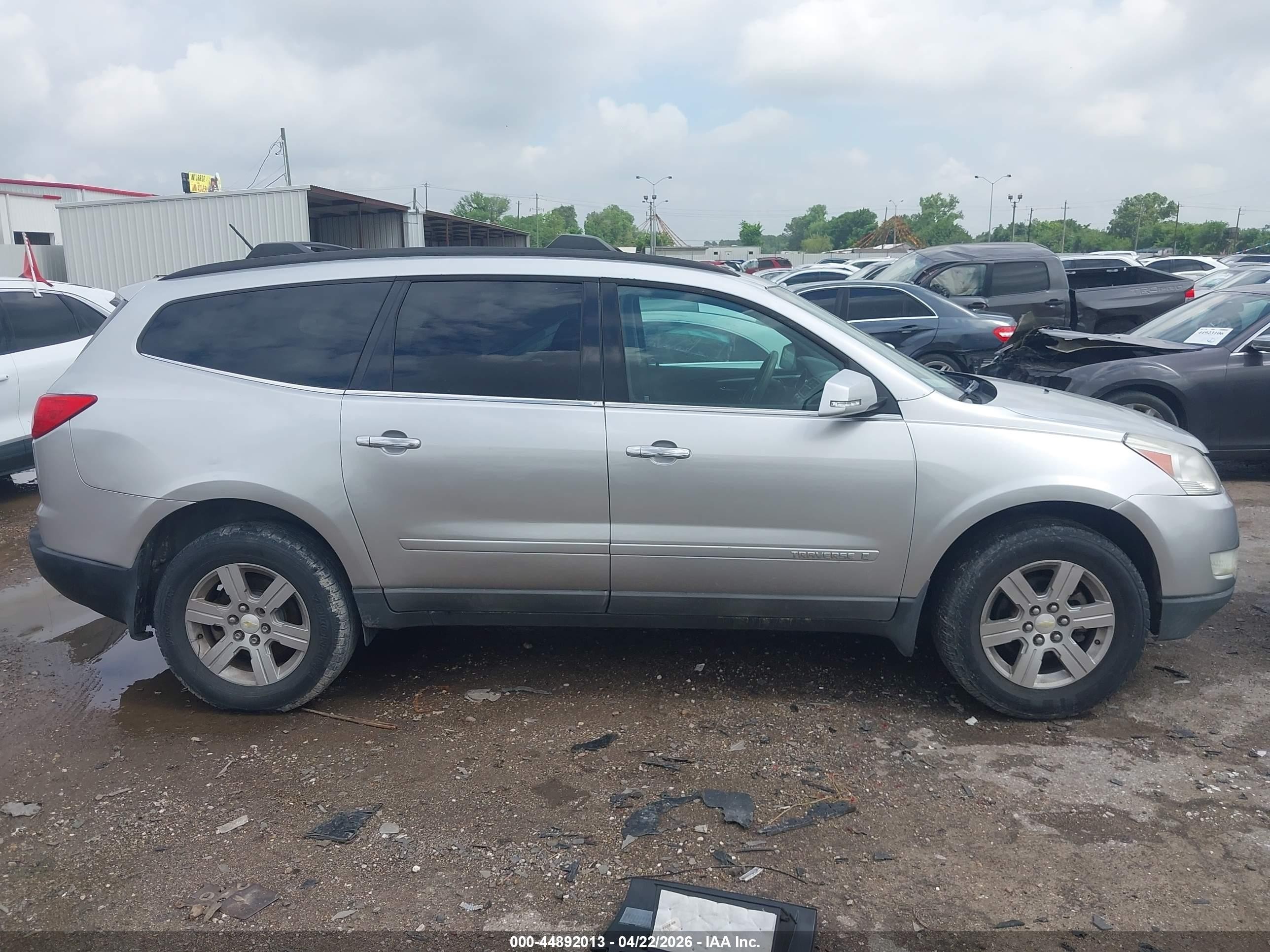 2010 Chevrolet Traverse Lt Silver vin: 1GNLRGED7AS104389