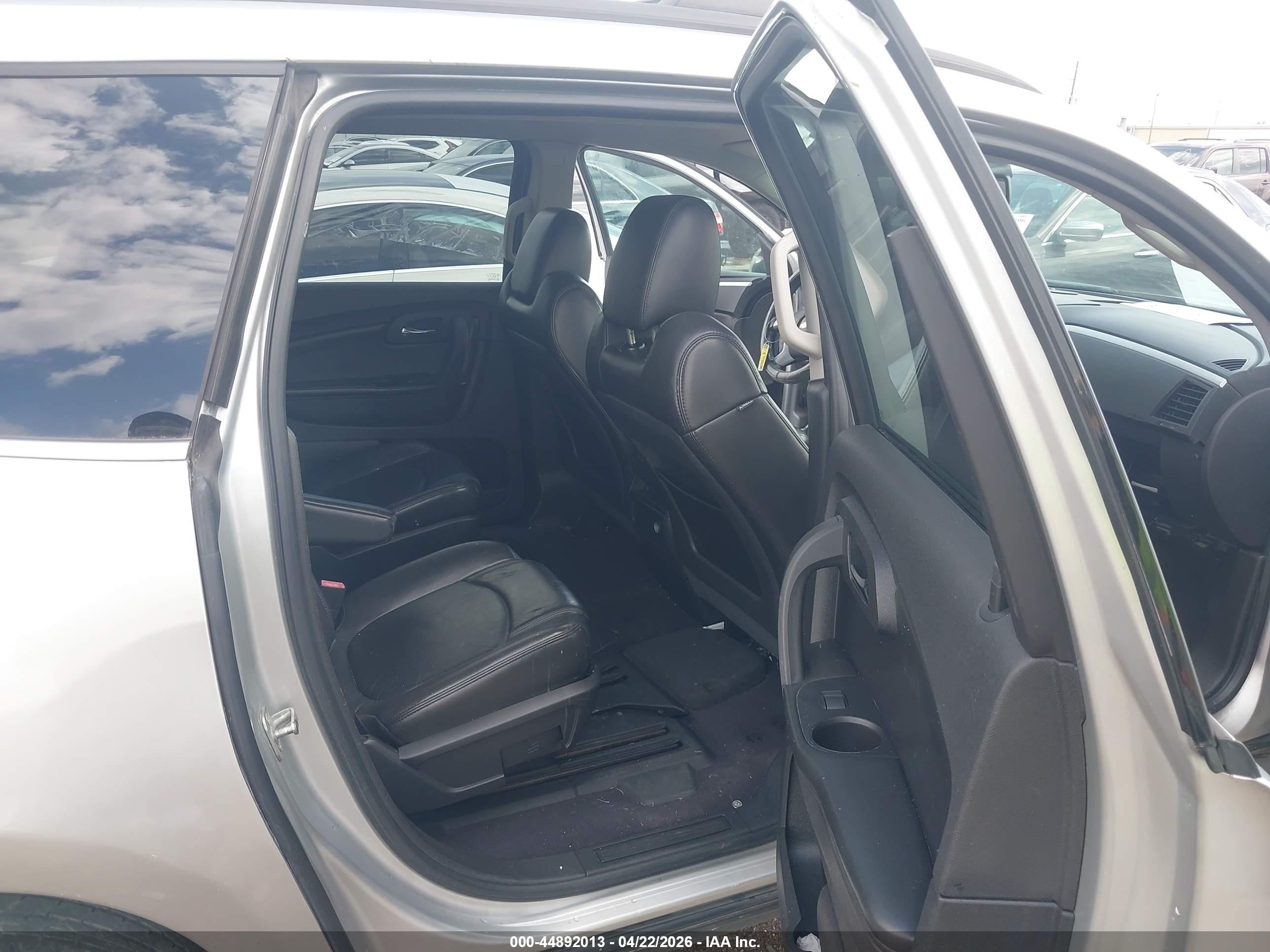 2010 Chevrolet Traverse Lt Silver vin: 1GNLRGED7AS104389