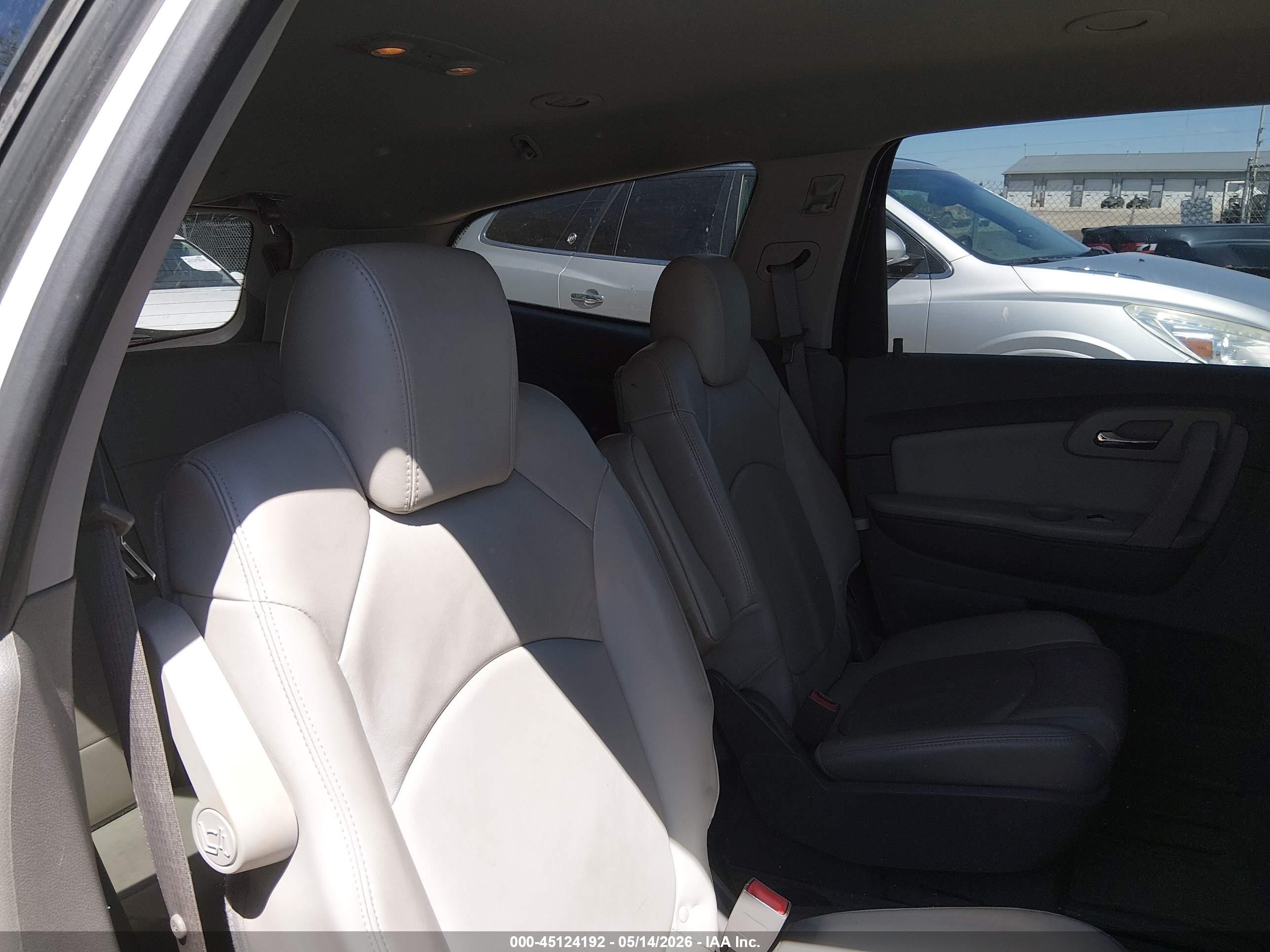 2010 Chevrolet Traverse Lt White vin: 1GNLRGED8AS107544
