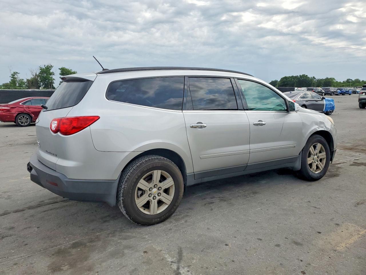 2010 Chevrolet Traverse Lt Silver vin: 1GNLRGED8AS134761