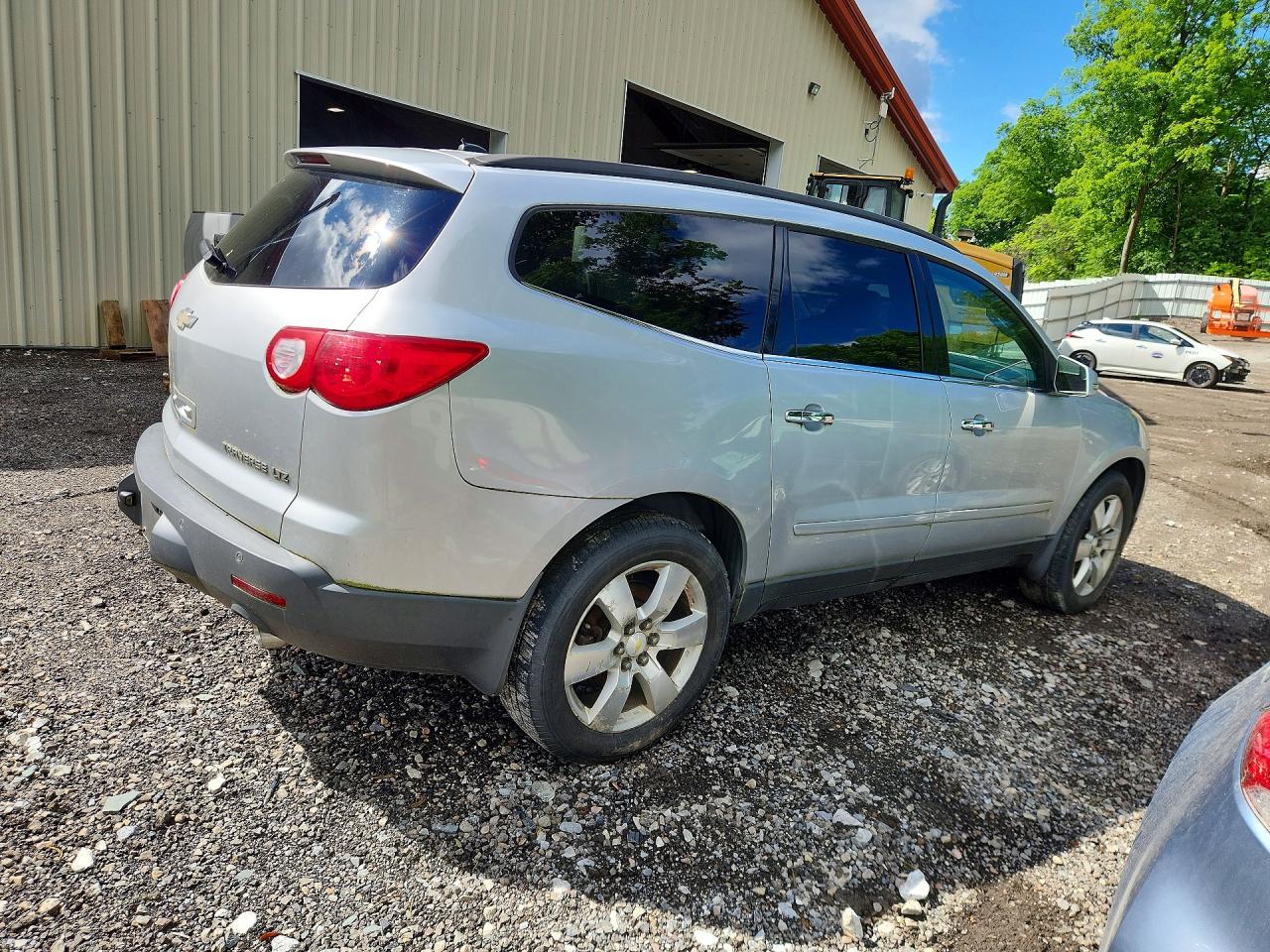 2010 Chevrolet Traverse Ltz Silver vin: 1GNLRHED0AS116342