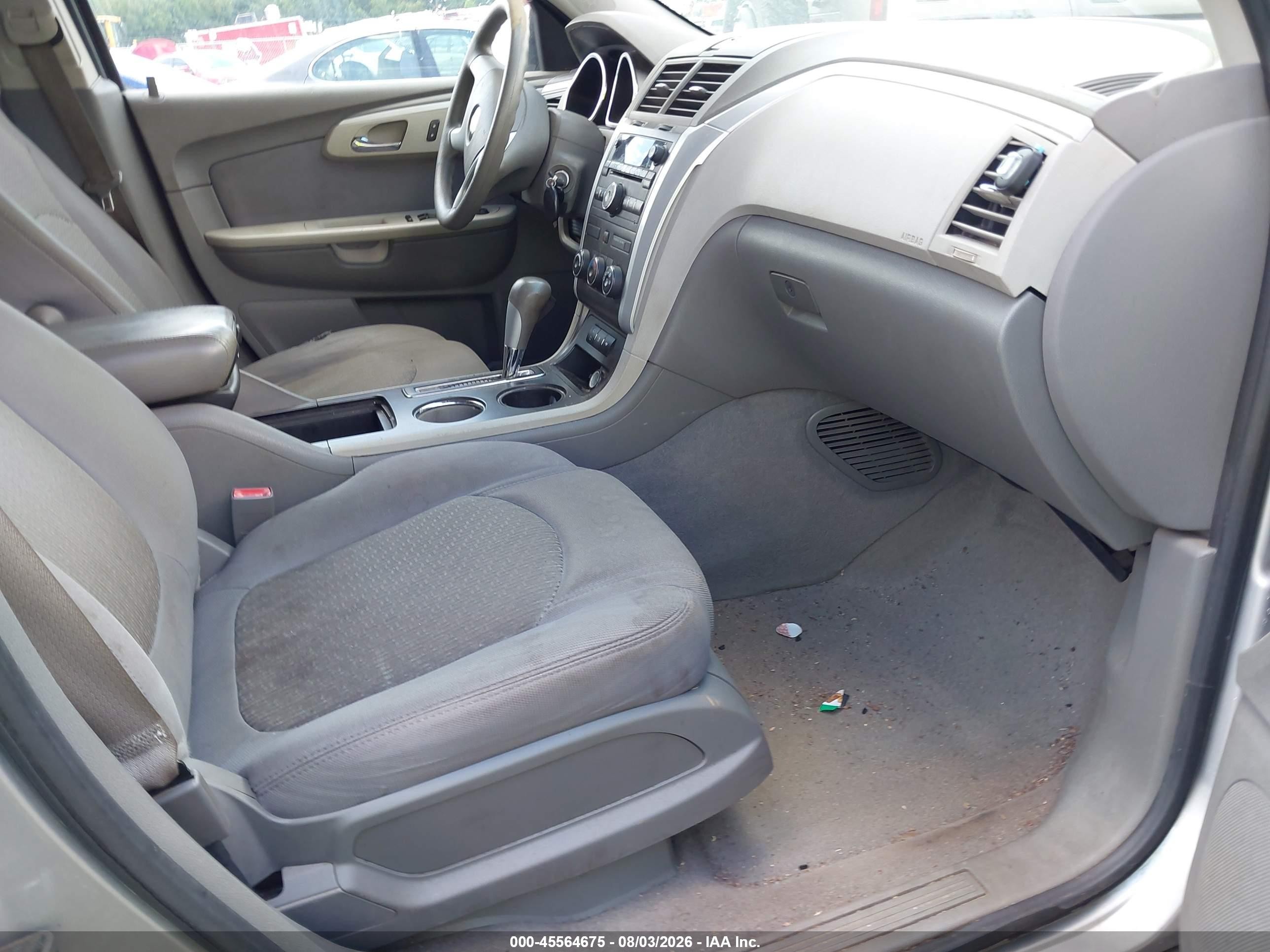 2010 Chevrolet Traverse Ls Серебряный vin: 1GNLVEED1AS120068