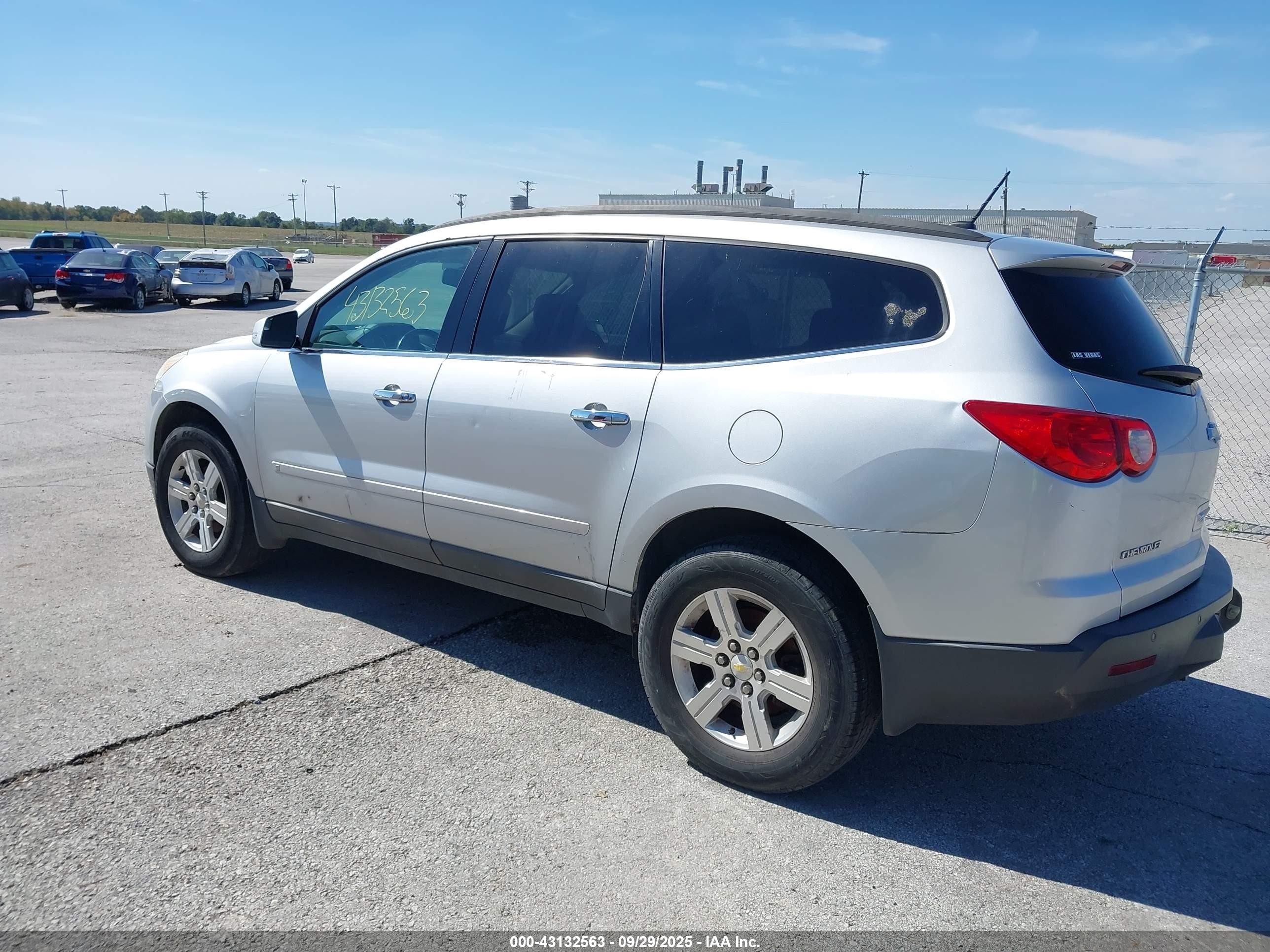 2010 Chevrolet Traverse Lt Серебряный vin: 1GNLVFED6AS109864