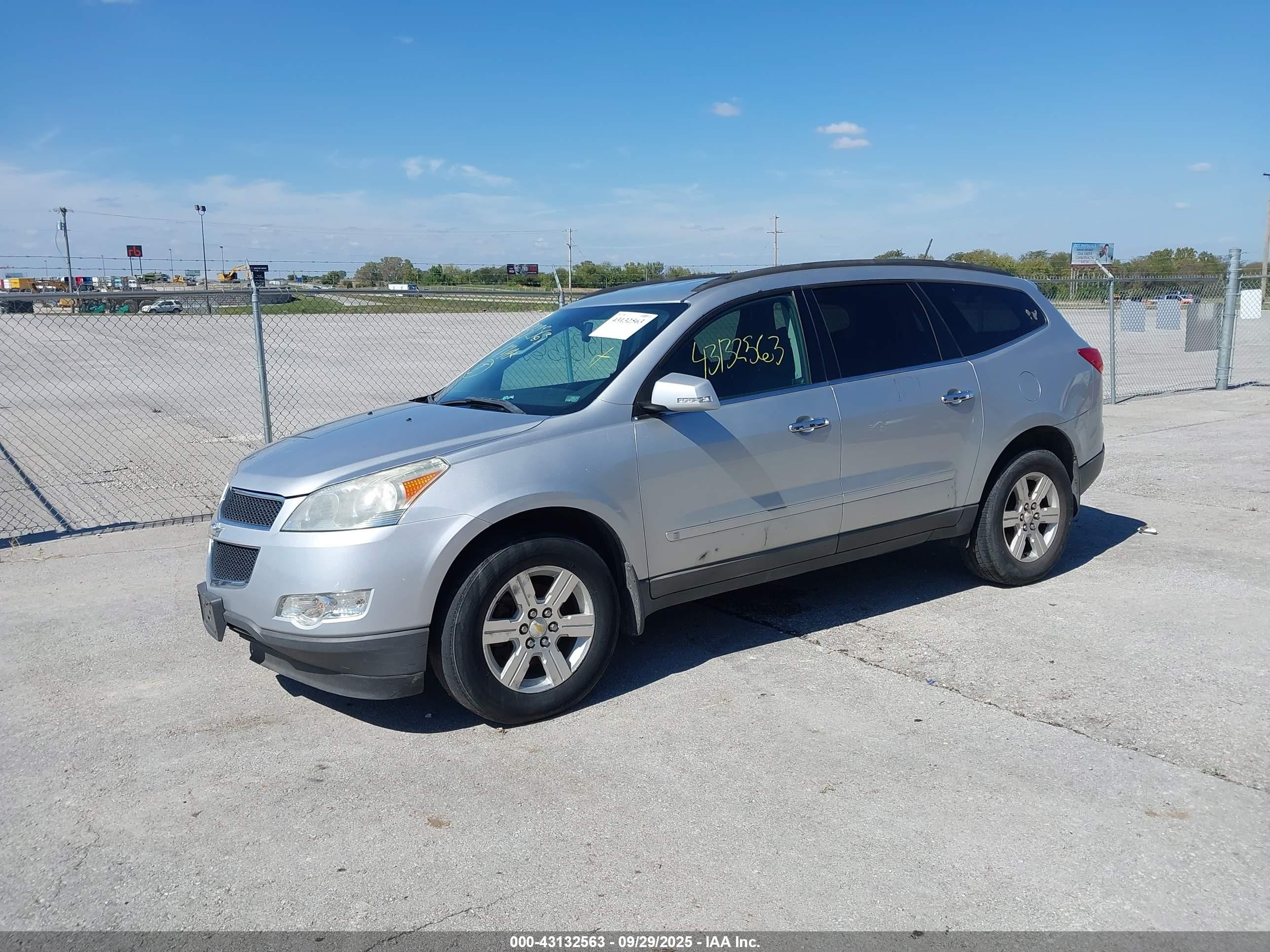 2010 Chevrolet Traverse Lt Серебряный vin: 1GNLVFED6AS109864