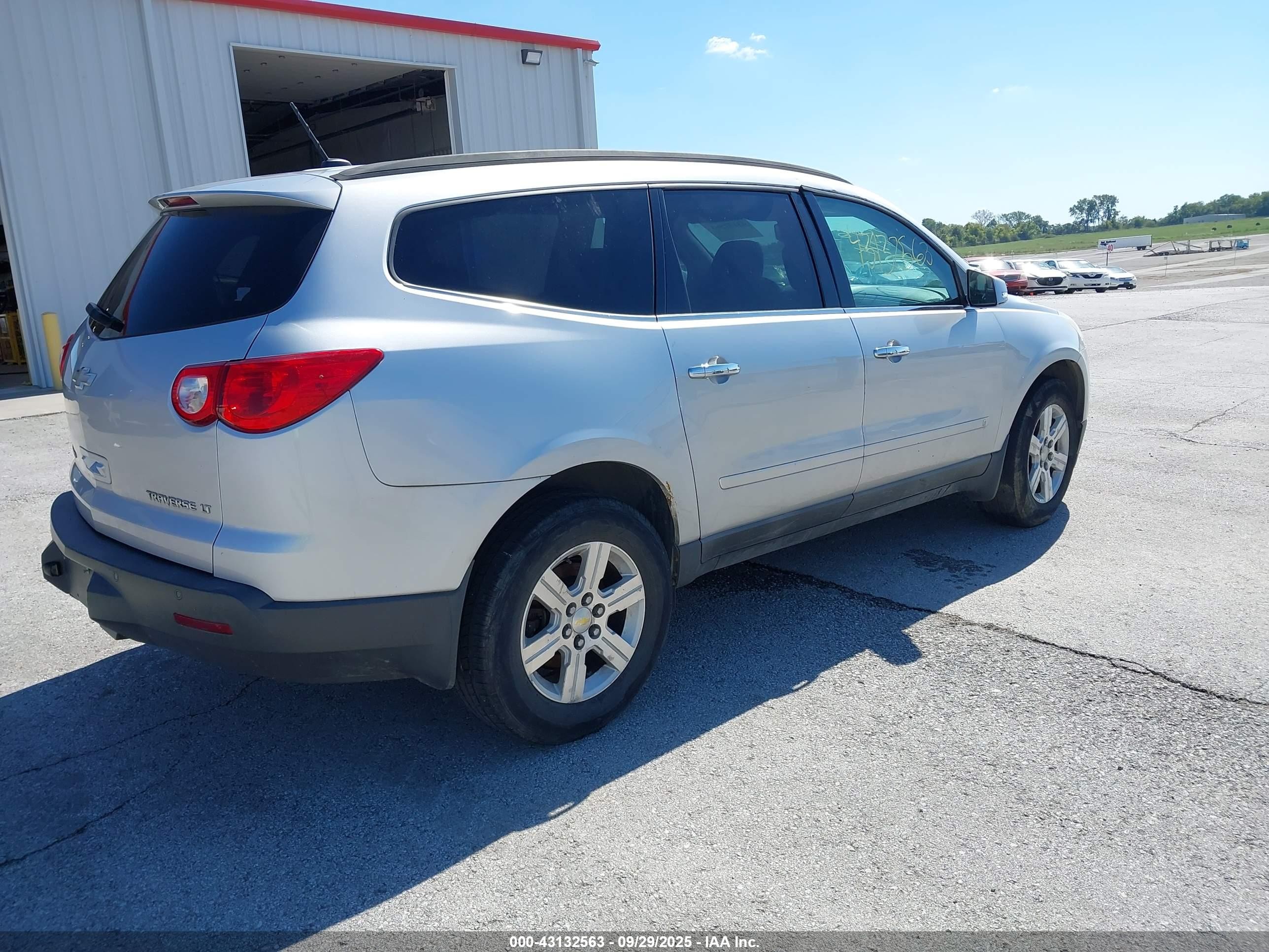 2010 Chevrolet Traverse Lt Серебряный vin: 1GNLVFED6AS109864