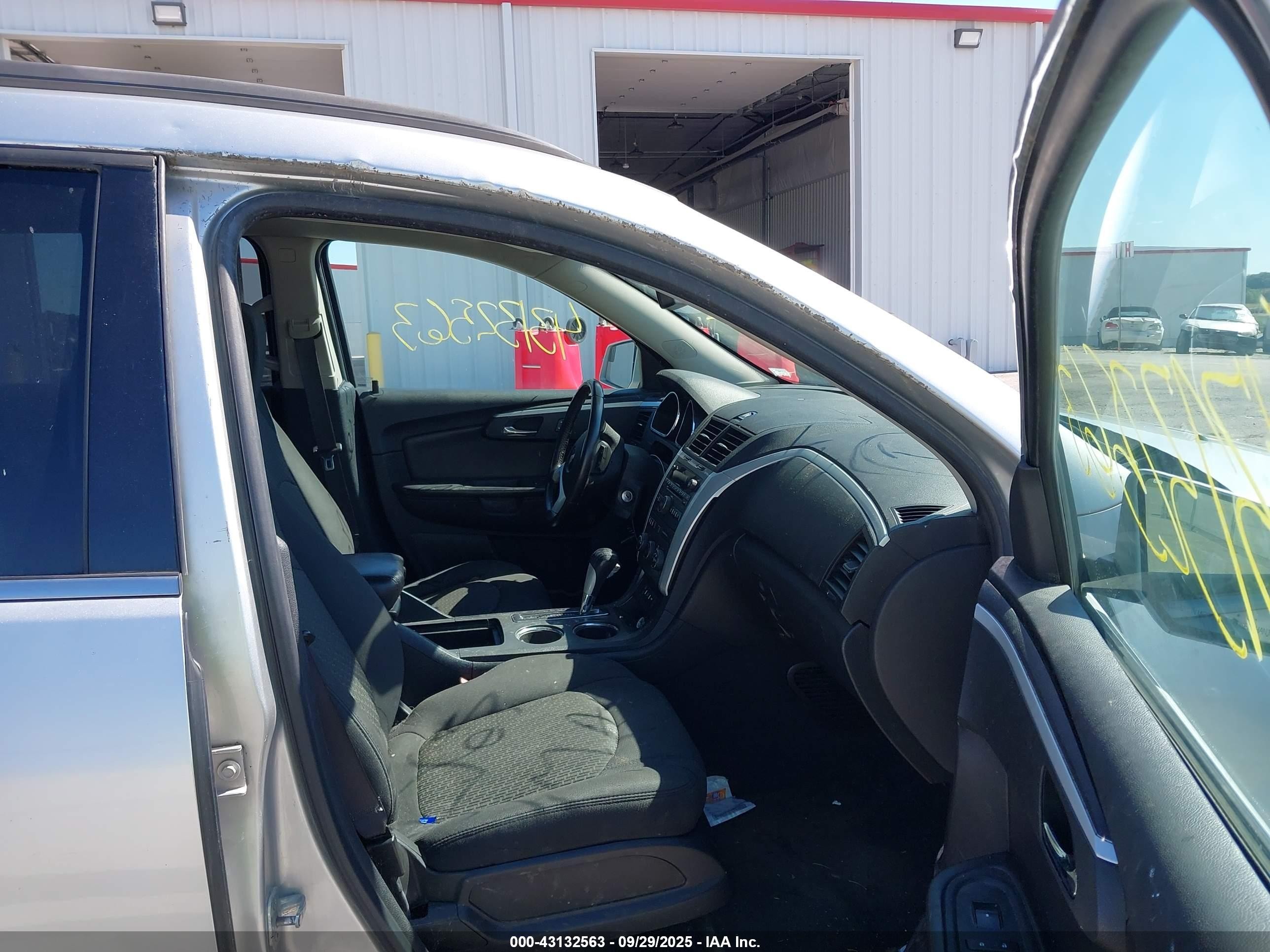 2010 Chevrolet Traverse Lt Серебряный vin: 1GNLVFED6AS109864
