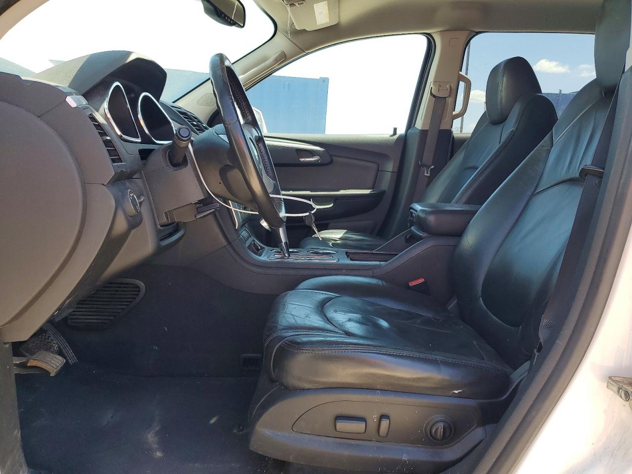 2010 Chevrolet Traverse Lt Белый vin: 1GNLVGED3AS121802
