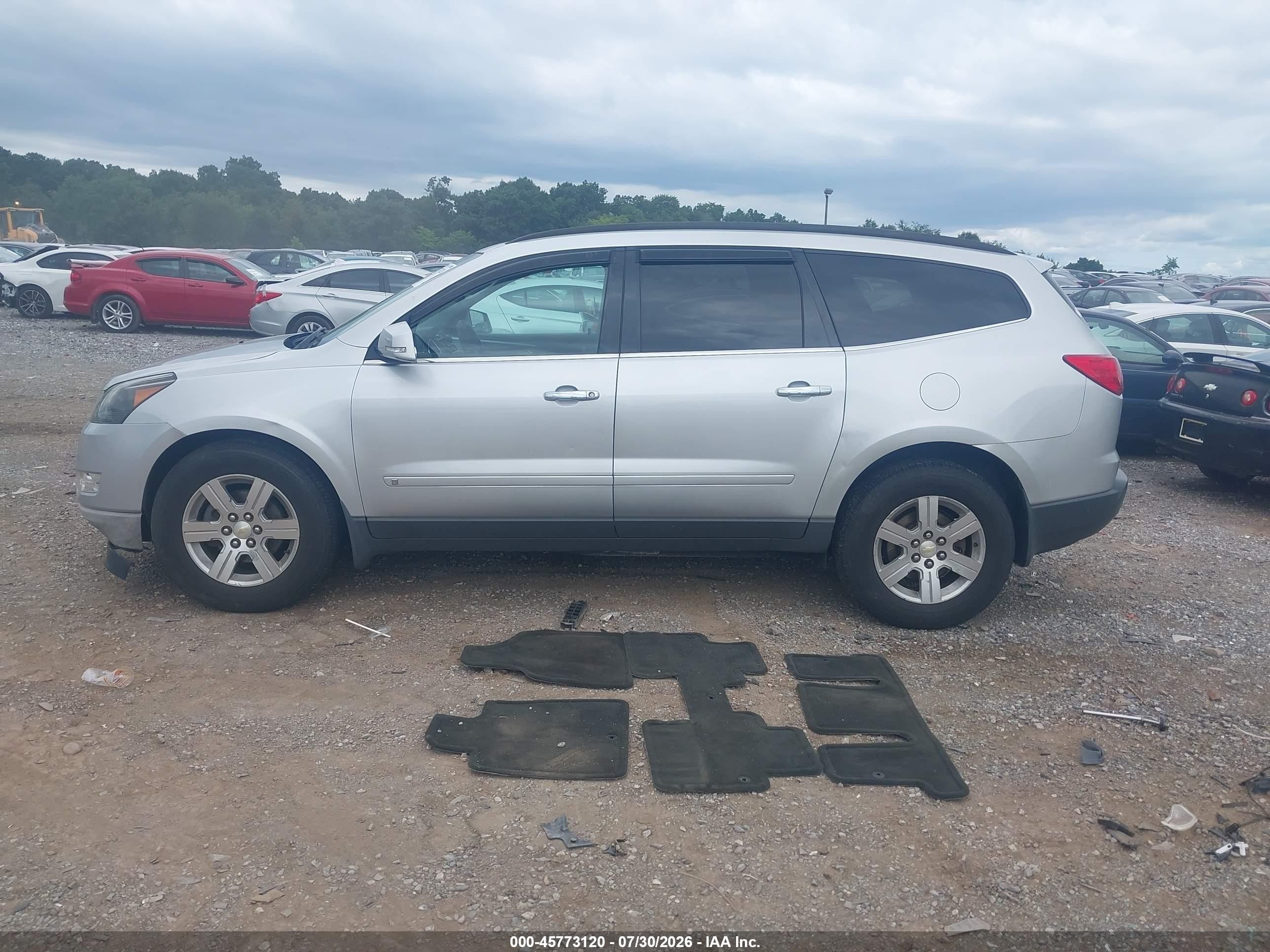 2010 Chevrolet Traverse Lt Silver vin: 1GNLVGED5AS118741
