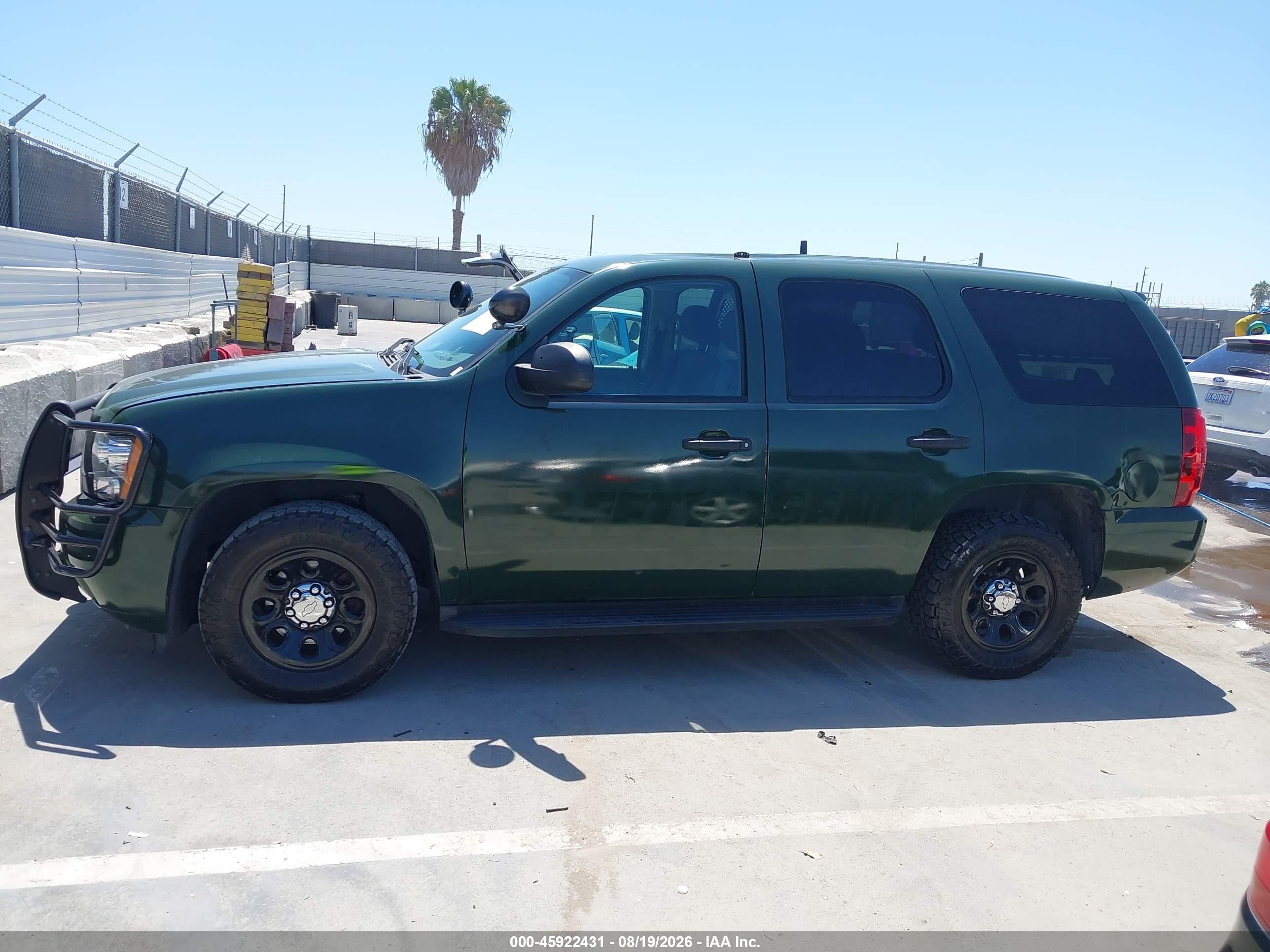 2010 Chevrolet Tahoe Ls Зеленый vin: 1GNMCAE01AR205595