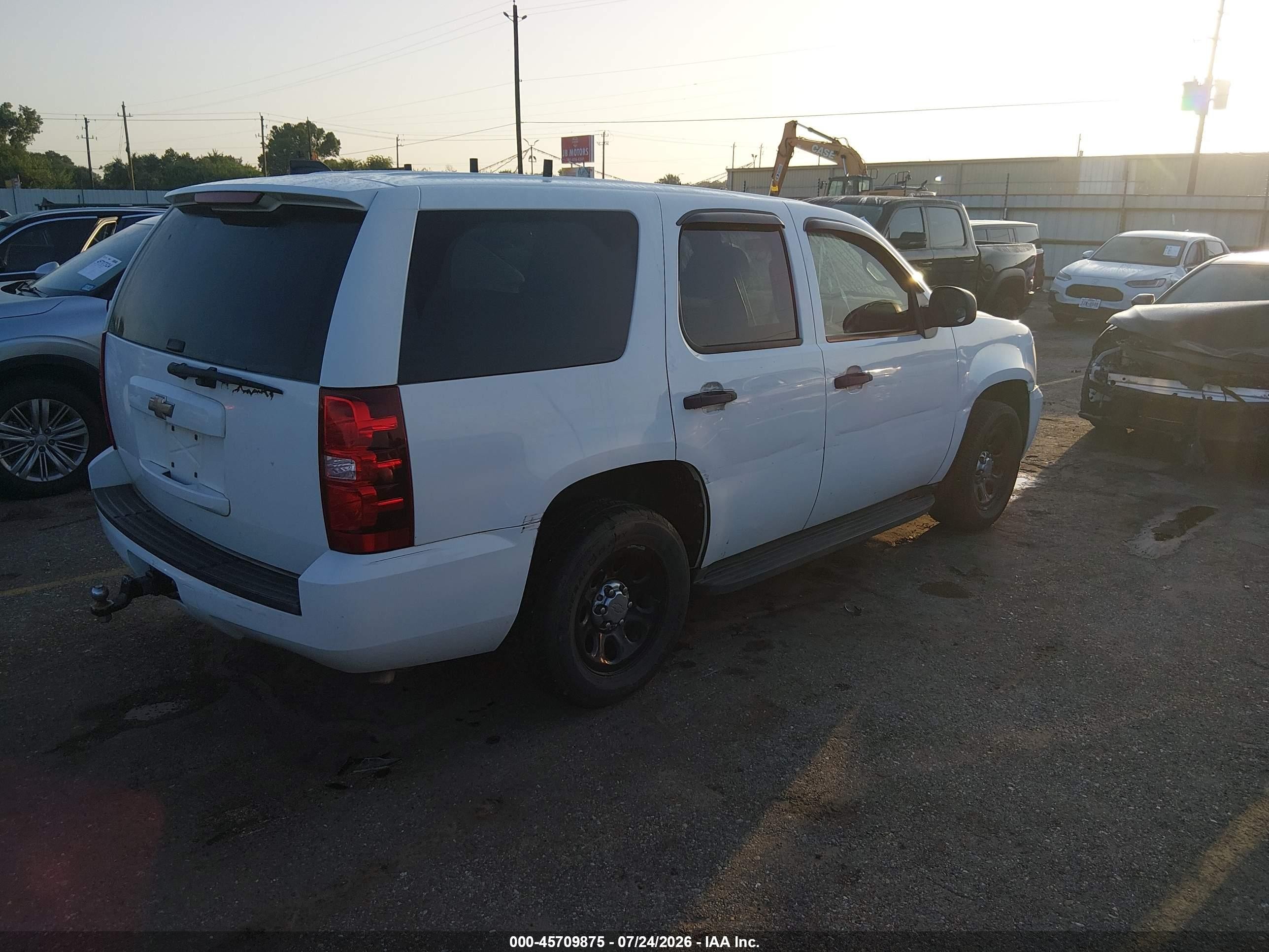 2010 Chevrolet Tahoe Ls White vin: 1GNMCAE04AR232127