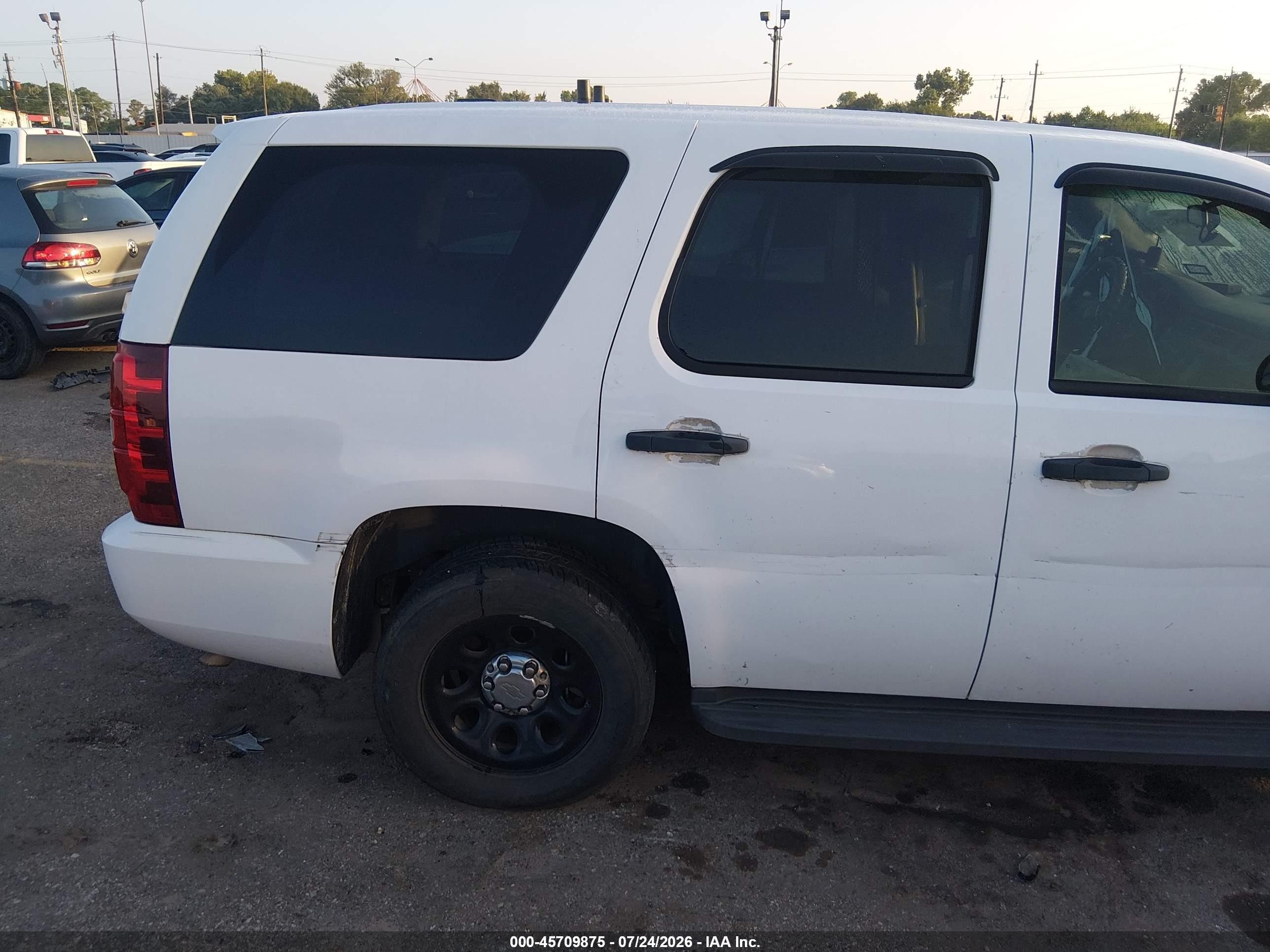 2010 Chevrolet Tahoe Ls White vin: 1GNMCAE04AR232127