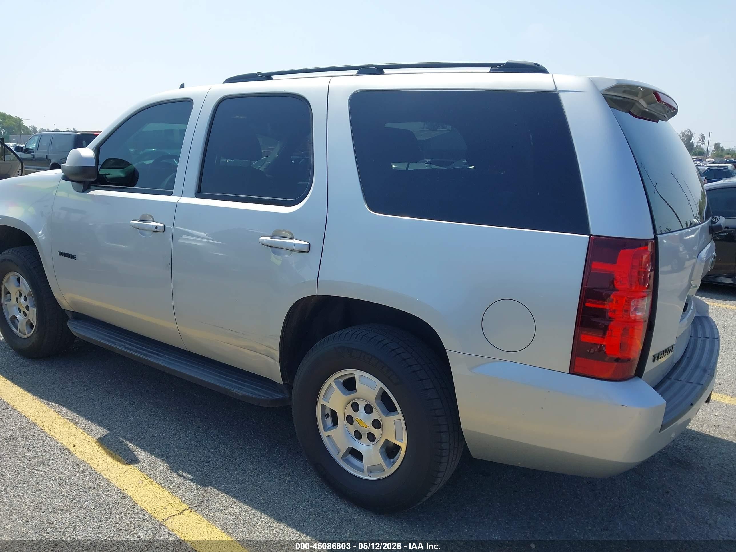 2010 Chevrolet Tahoe Ls Silver vin: 1GNMCAE30AR156884