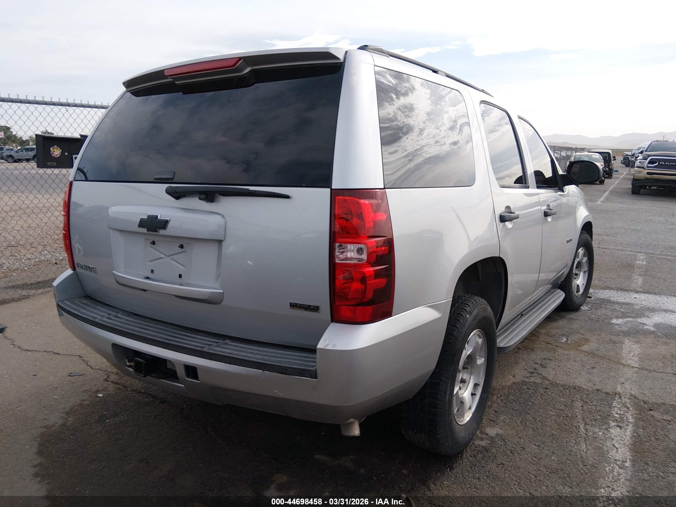 2010 Chevrolet Tahoe Ls Silver vin: 1GNMCAE35AR166312