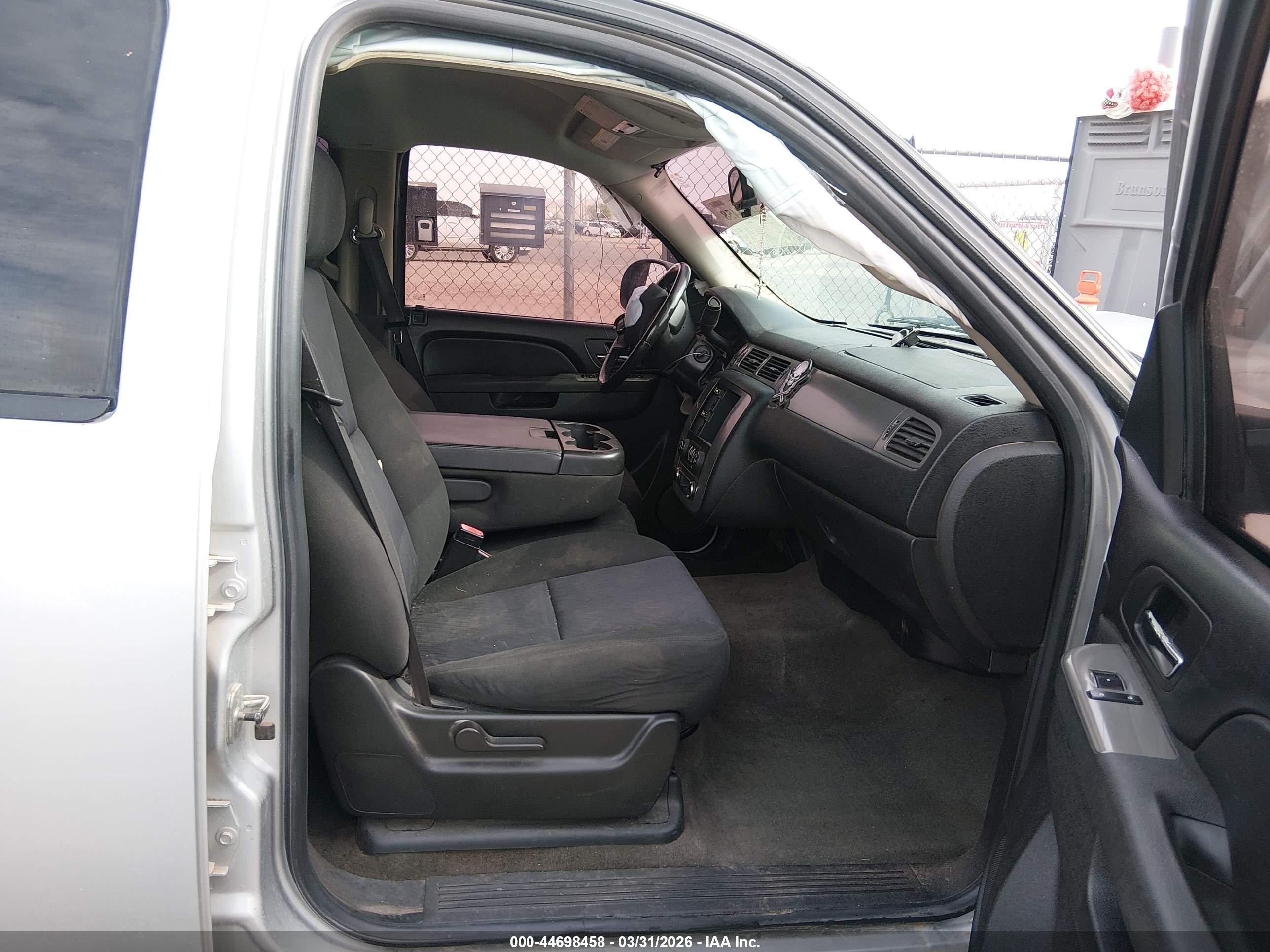 2010 Chevrolet Tahoe Ls Silver vin: 1GNMCAE35AR166312