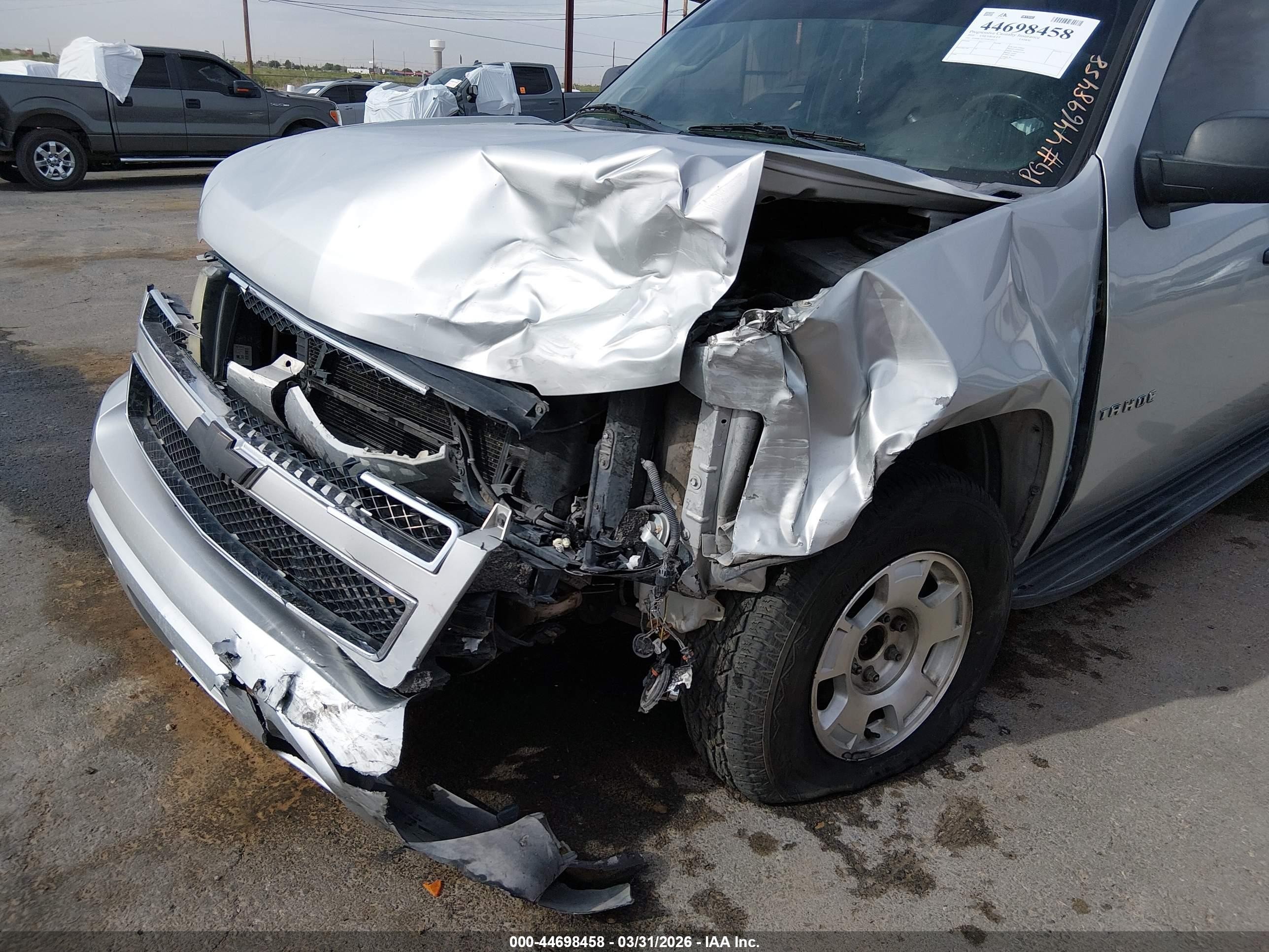2010 Chevrolet Tahoe Ls Silver vin: 1GNMCAE35AR166312