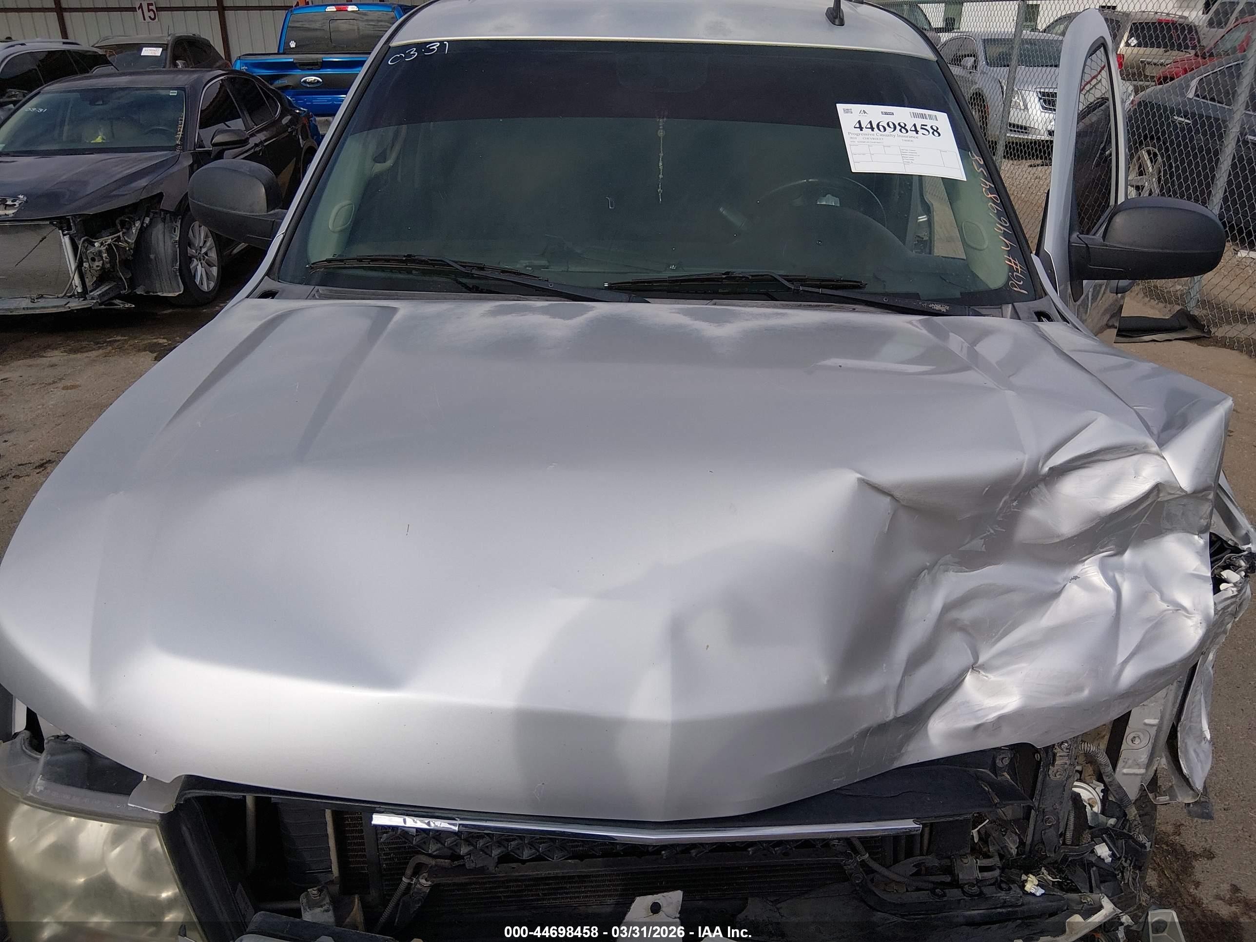 2010 Chevrolet Tahoe Ls Silver vin: 1GNMCAE35AR166312