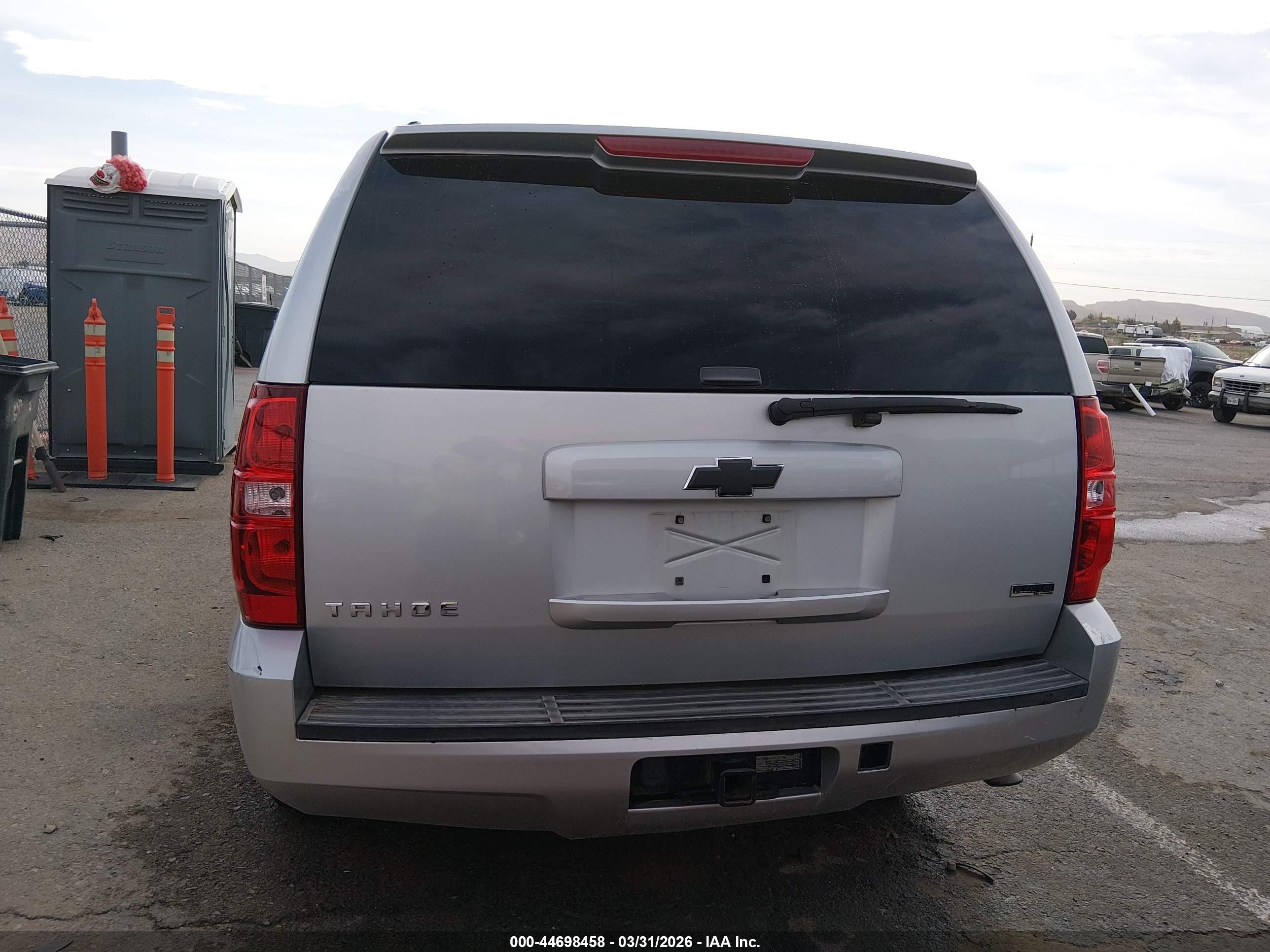 2010 Chevrolet Tahoe Ls Silver vin: 1GNMCAE35AR166312