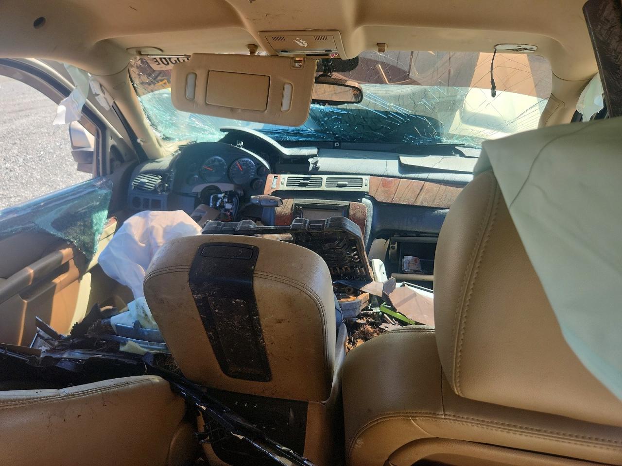 2010 Chevrolet Tahoe C1500 Lt Tan vin: 1GNMCBE30AR237888