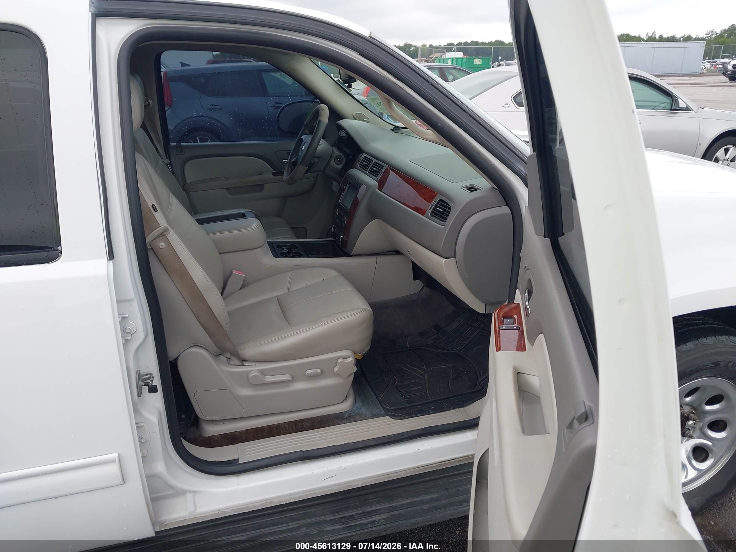 2010 Chevrolet Tahoe Lt White vin: 1GNMCBE31AR193545