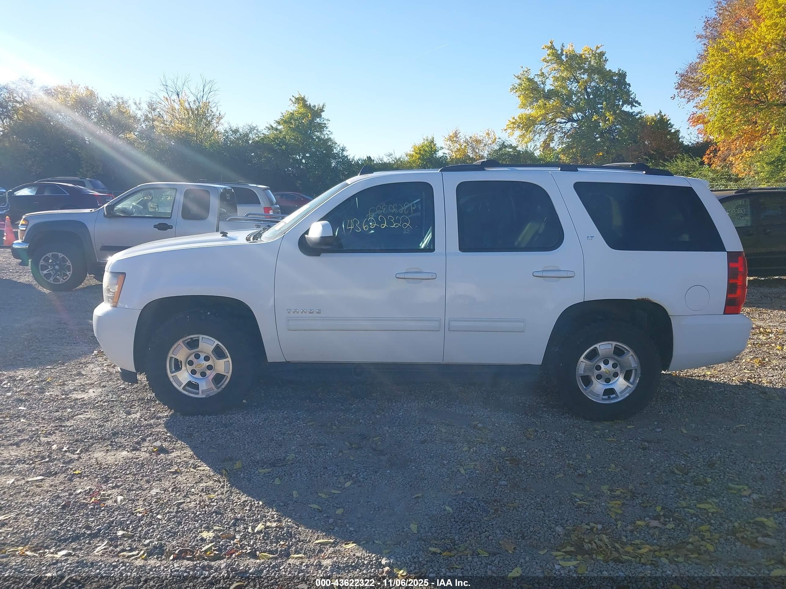 2010 Chevrolet Tahoe Lt White vin: 1GNMCBE35AR203624