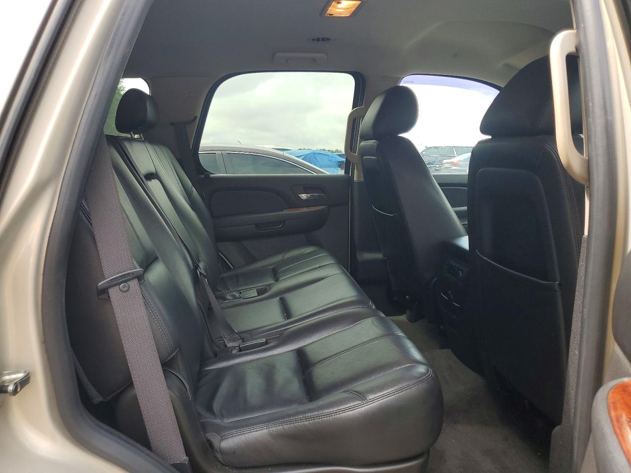 2010 Chevrolet Tahoe C1500 Lt Gold vin: 1GNMCBE35AR215255