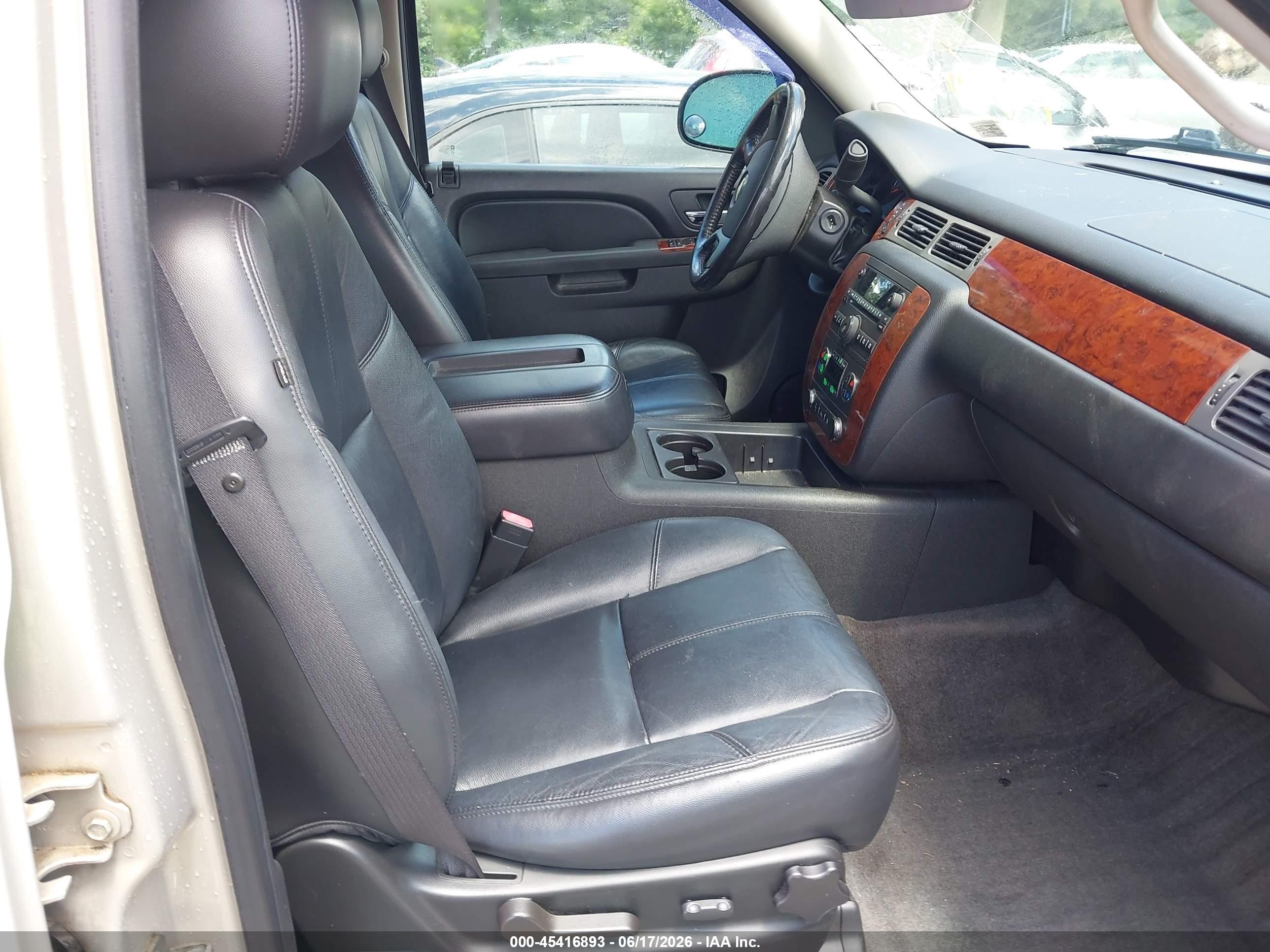 2010 Chevrolet Tahoe Lt Gray vin: 1GNMCBE35AR215255
