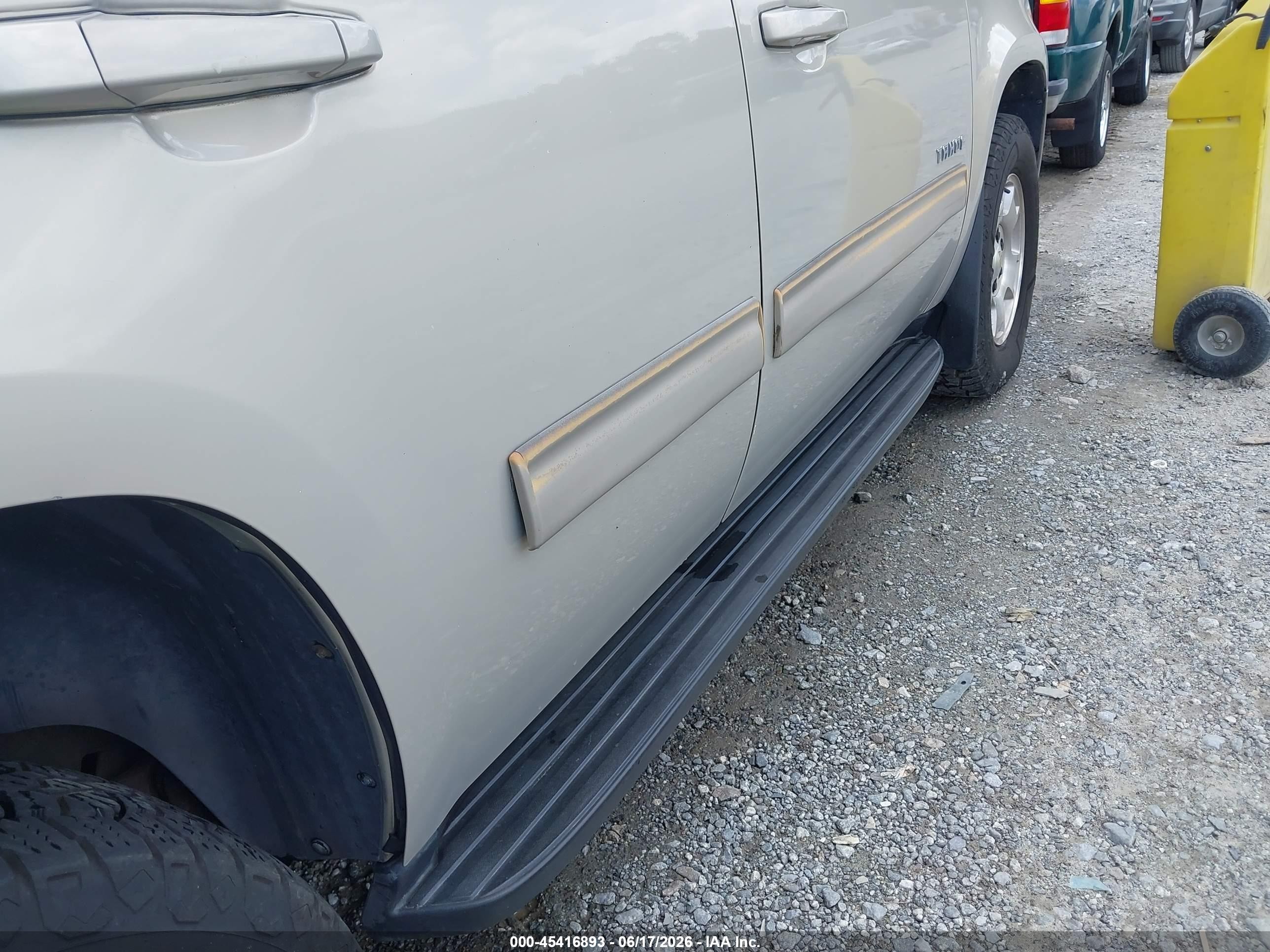 2010 Chevrolet Tahoe Lt Gray vin: 1GNMCBE35AR215255
