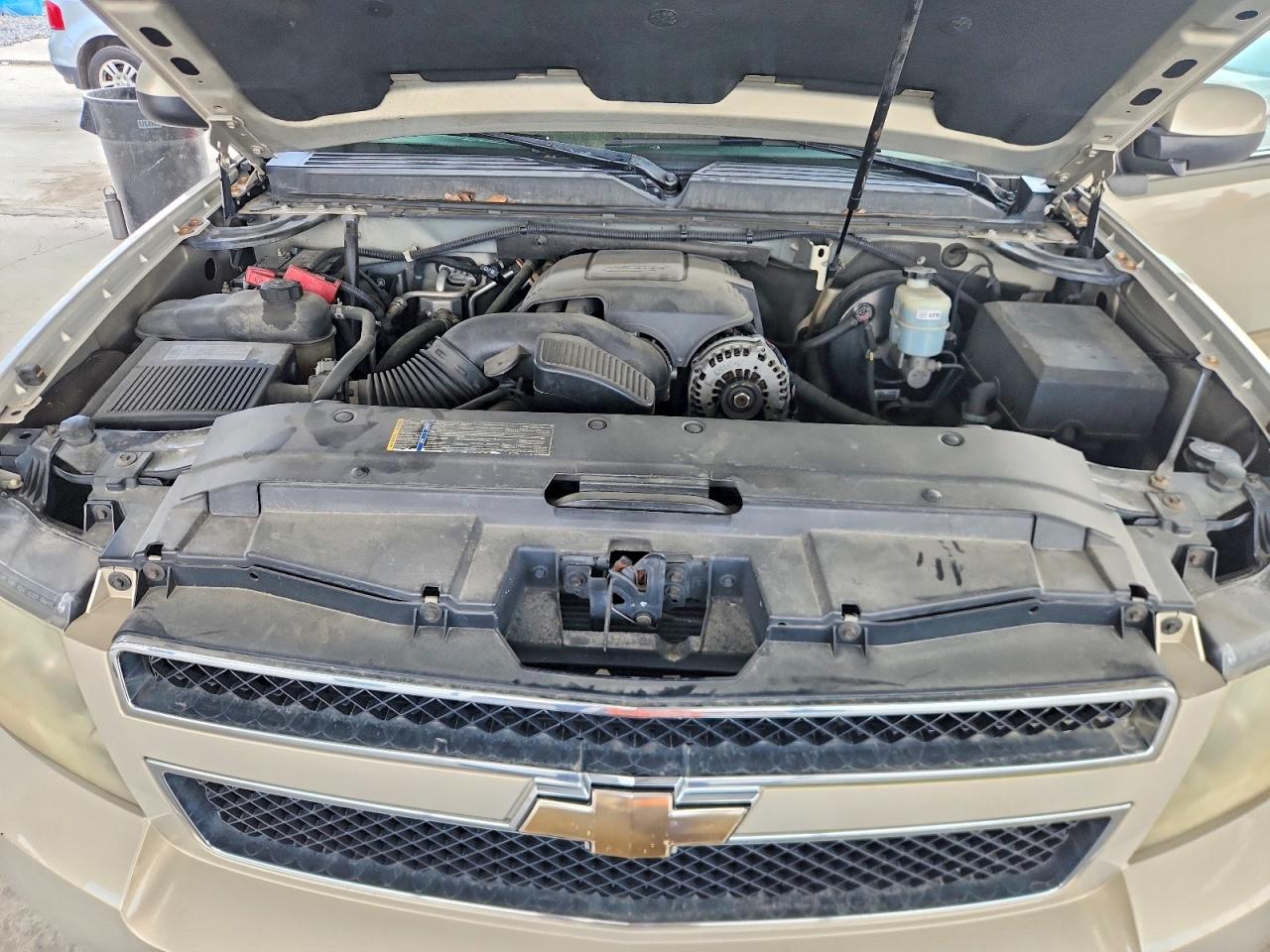 2010 Chevrolet Tahoe C1500 Lt Cream vin: 1GNMCBE35AR215255