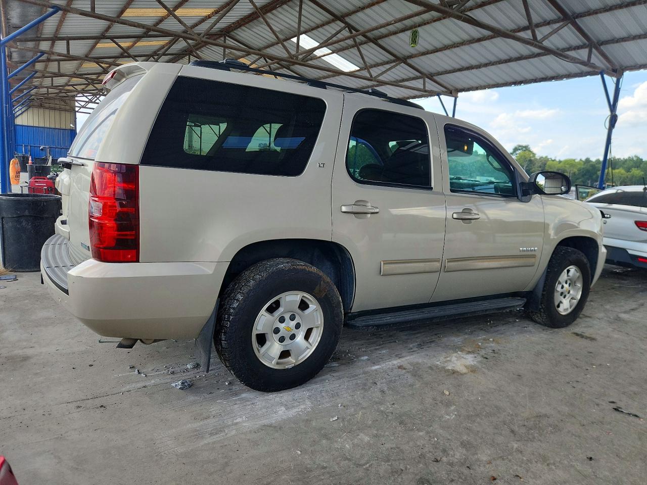 2010 Chevrolet Tahoe C1500 Lt Cream vin: 1GNMCBE35AR215255