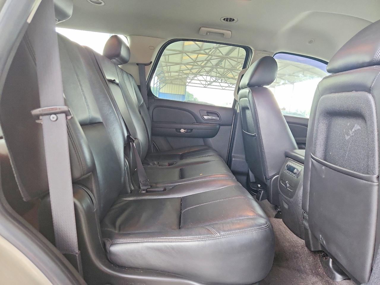 2010 Chevrolet Tahoe C1500 Lt Cream vin: 1GNMCBE35AR215255