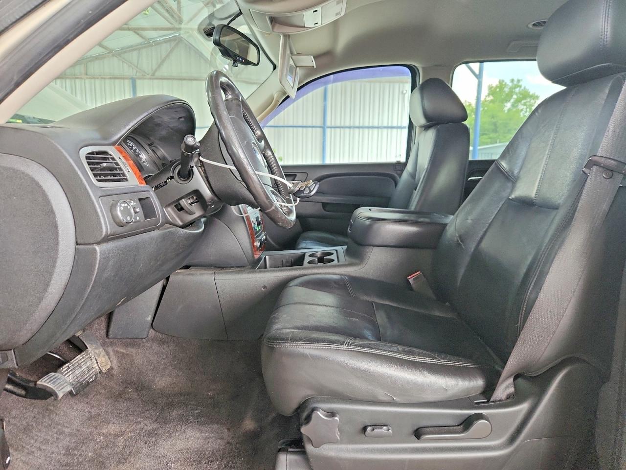 2010 Chevrolet Tahoe C1500 Lt Cream vin: 1GNMCBE35AR215255