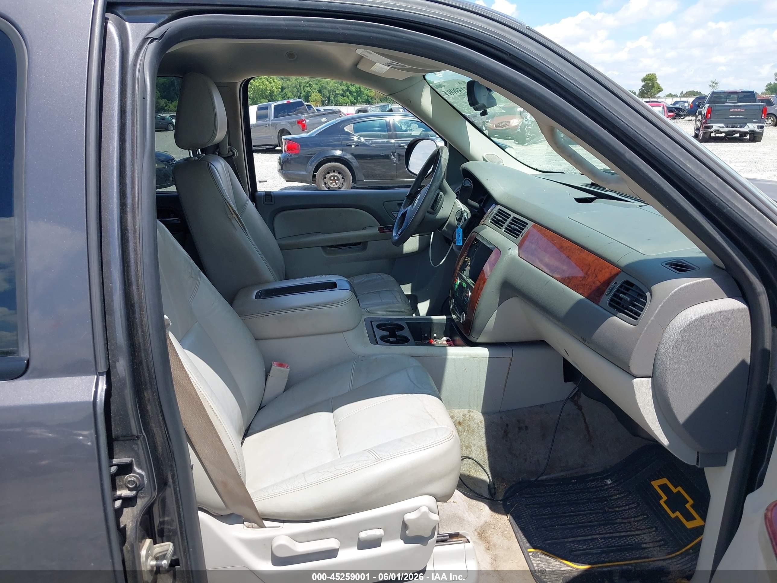 2010 Chevrolet Tahoe Lt Серый vin: 1GNMCBE37AR194232