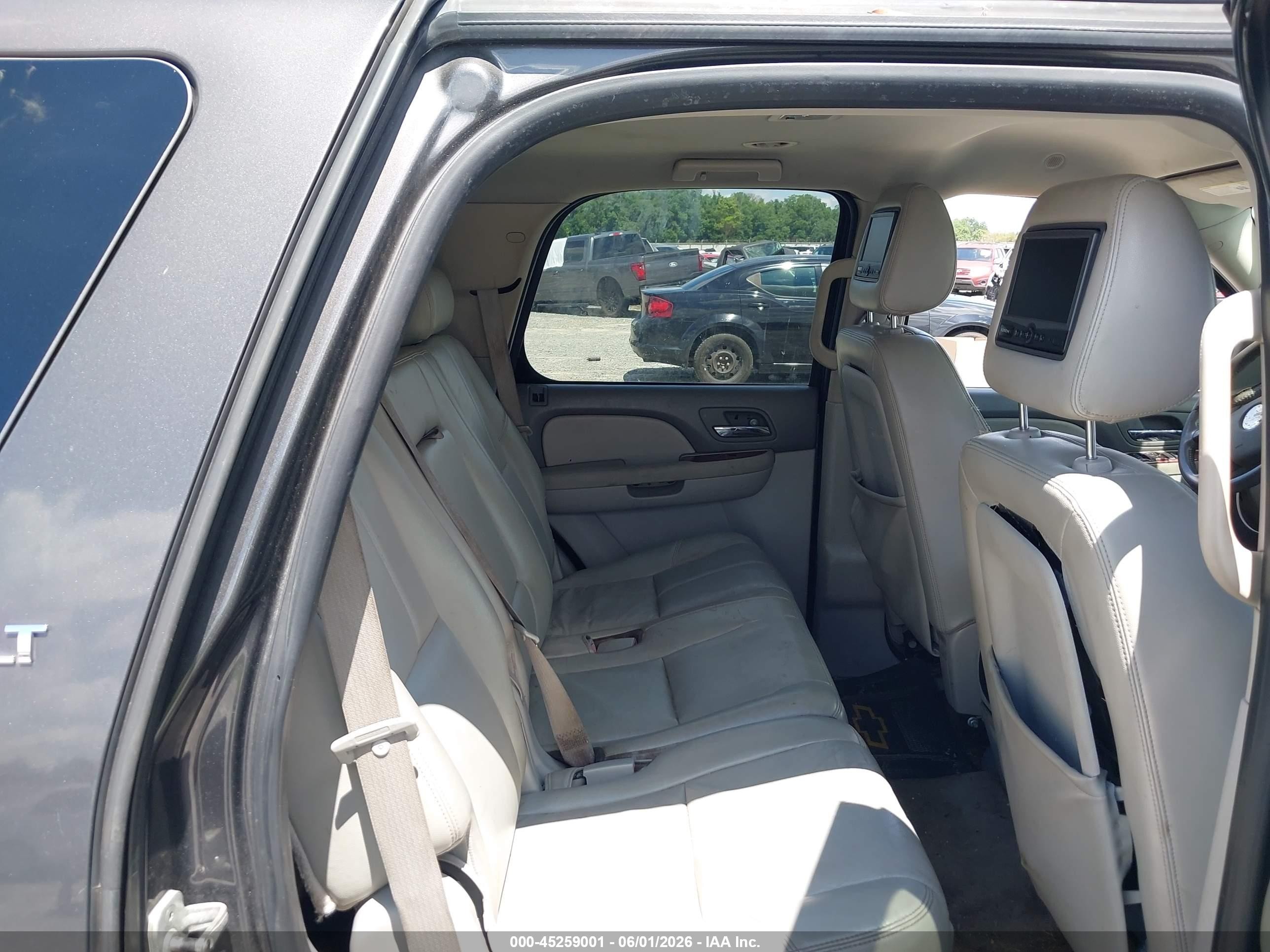 2010 Chevrolet Tahoe Lt Серый vin: 1GNMCBE37AR194232