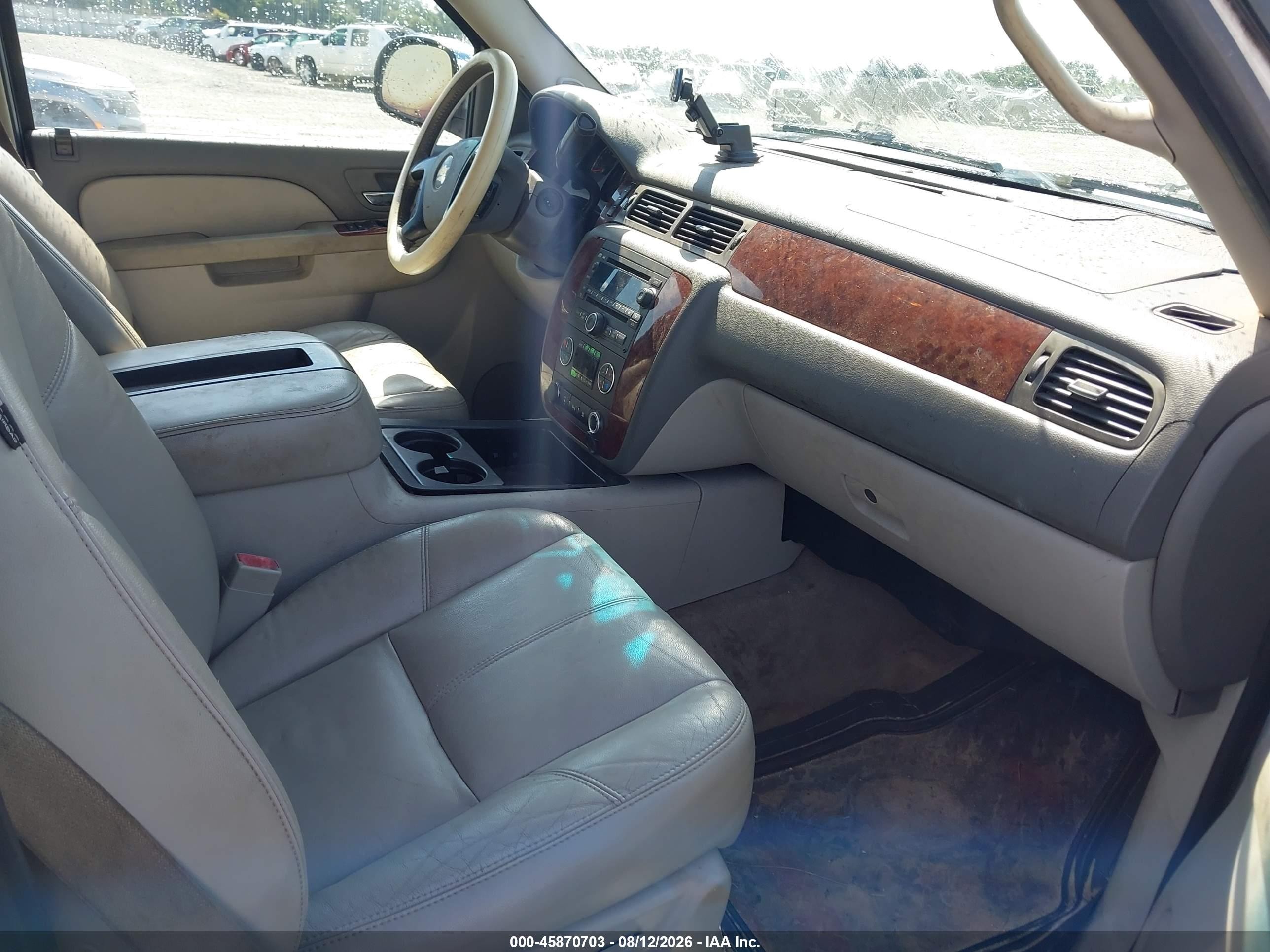 2010 Chevrolet Tahoe Lt Белый vin: 1GNMCBE37AR230355