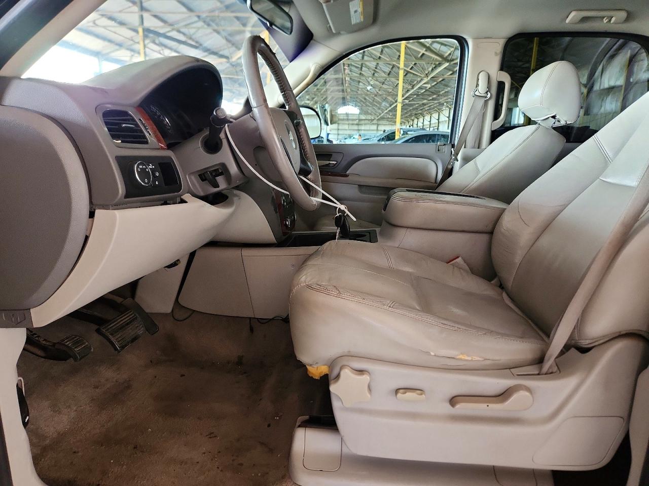 2010 Chevrolet Tahoe C1500 Lt Black vin: 1GNMCBE38AR146626