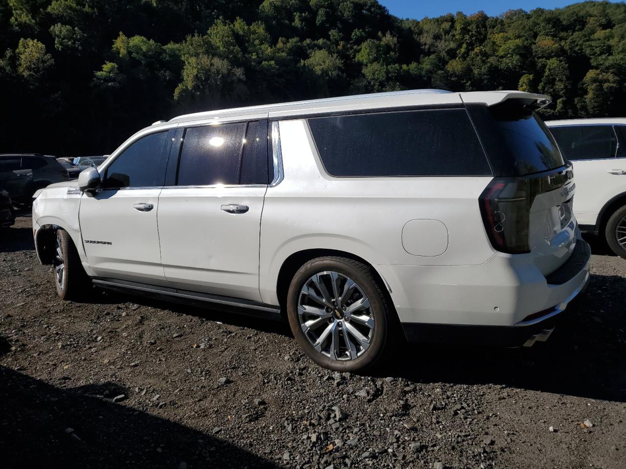2025 Chevrolet Suburban K1500 High Country Белый vin: 1GNS6GRL9SR137022