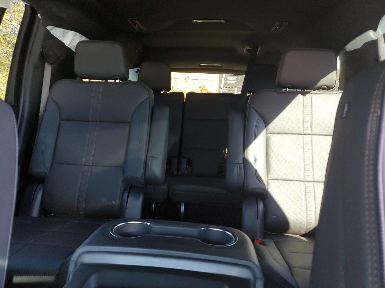 2025 Chevrolet Suburban K1500 High Country Белый vin: 1GNS6GRL9SR137022