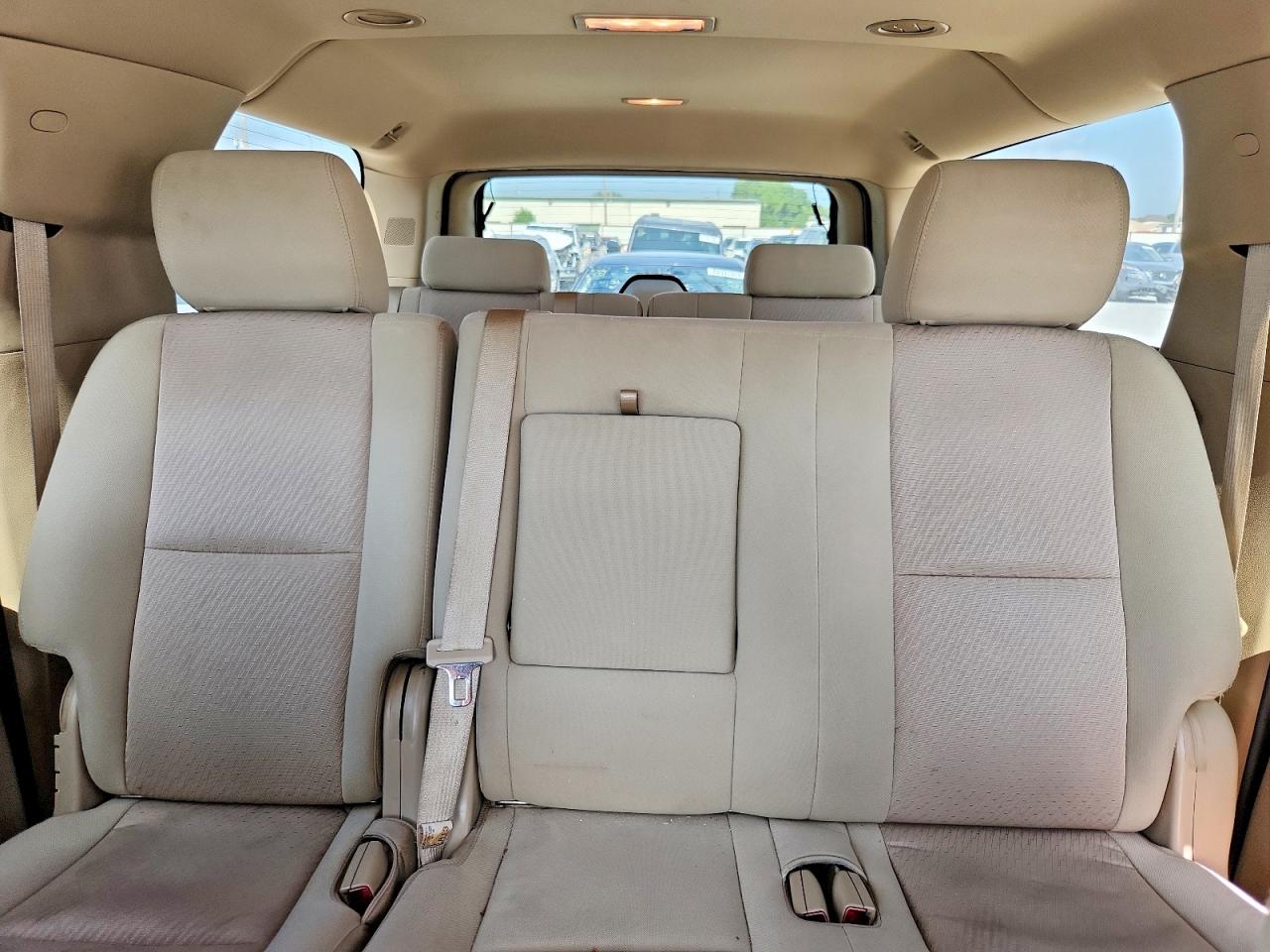 2014 Chevrolet Suburban C1500 Silver vin: 1GNSC5E03ER192675